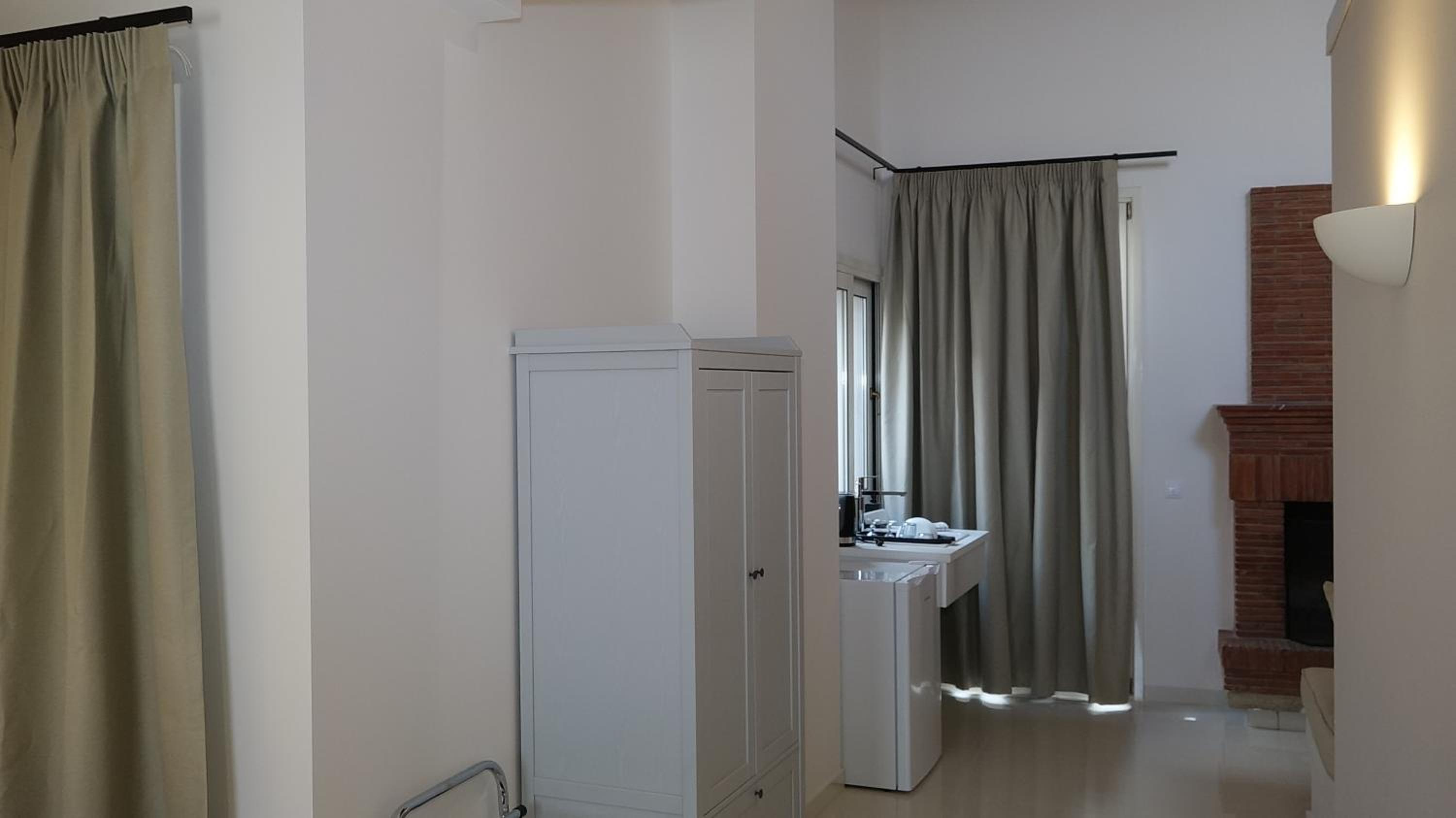 Deluxe Junior Suite photo 3