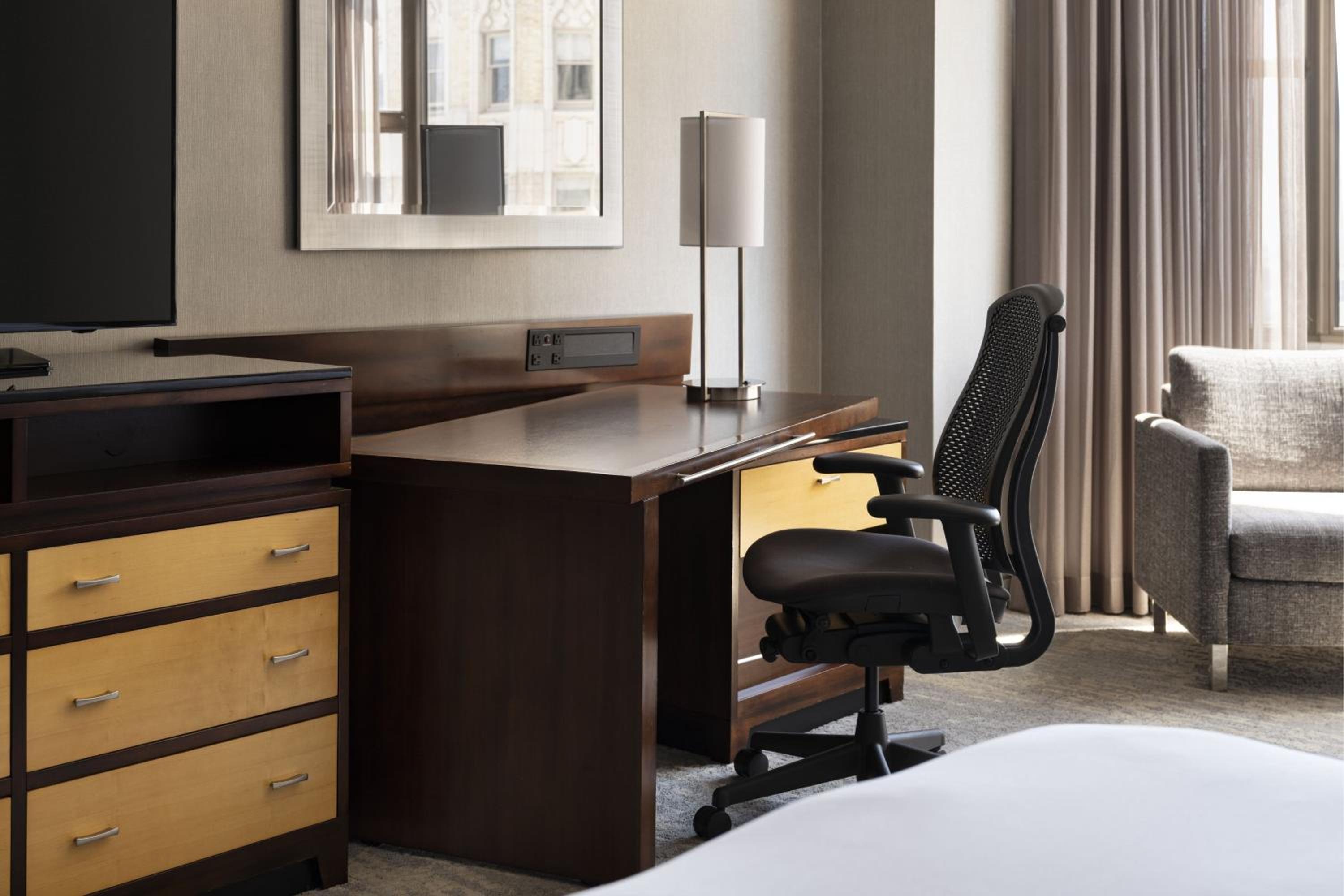 King Room - Hearing Accessible - Photo 8