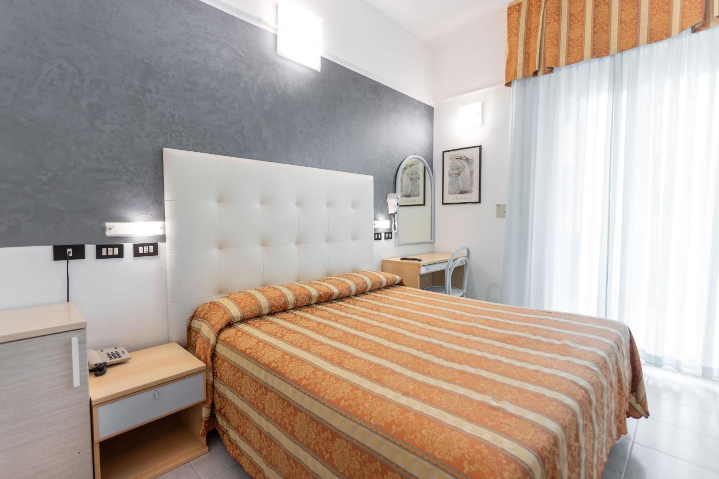 Large Double Room photo 2