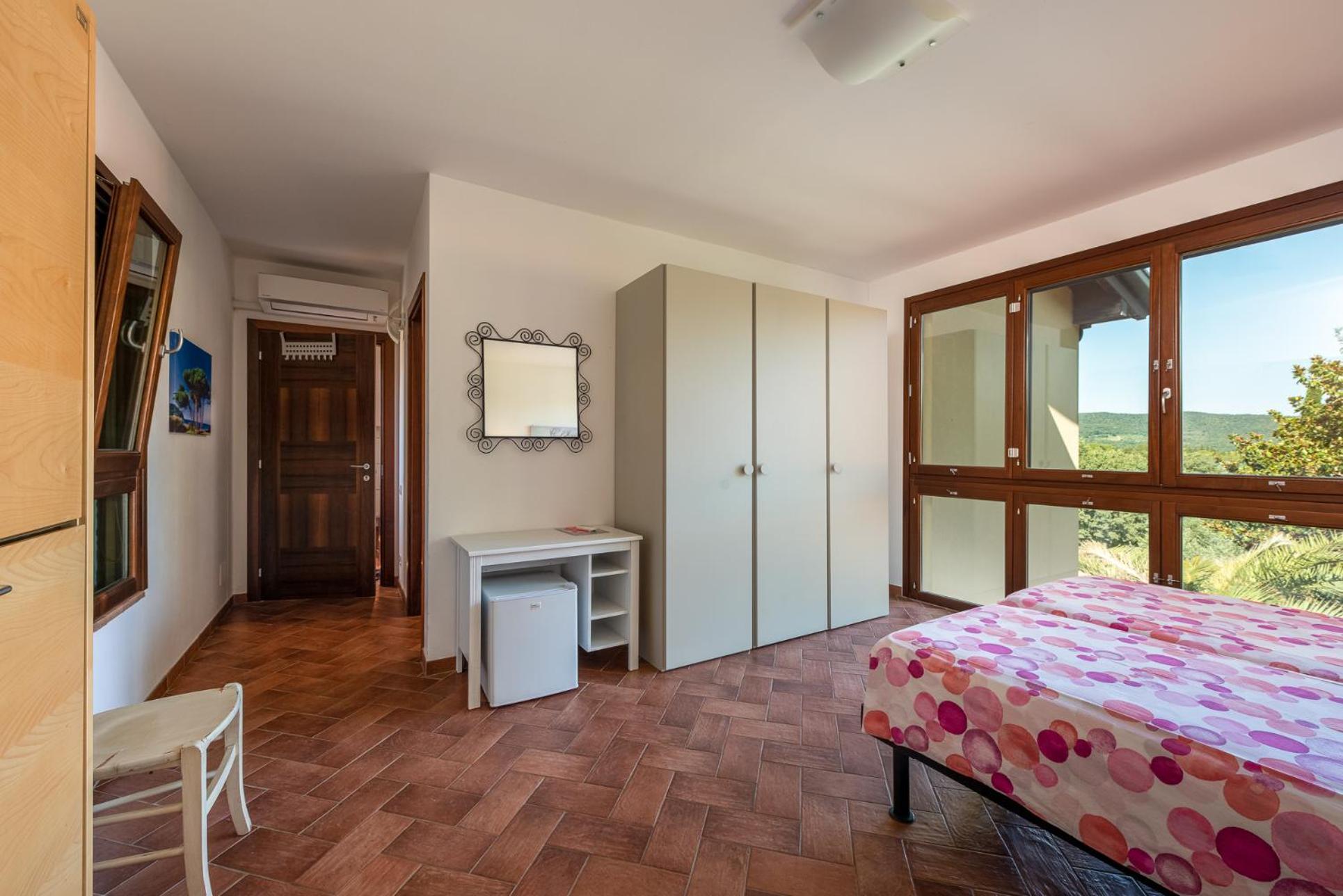 Large Double or Twin Room photo 3