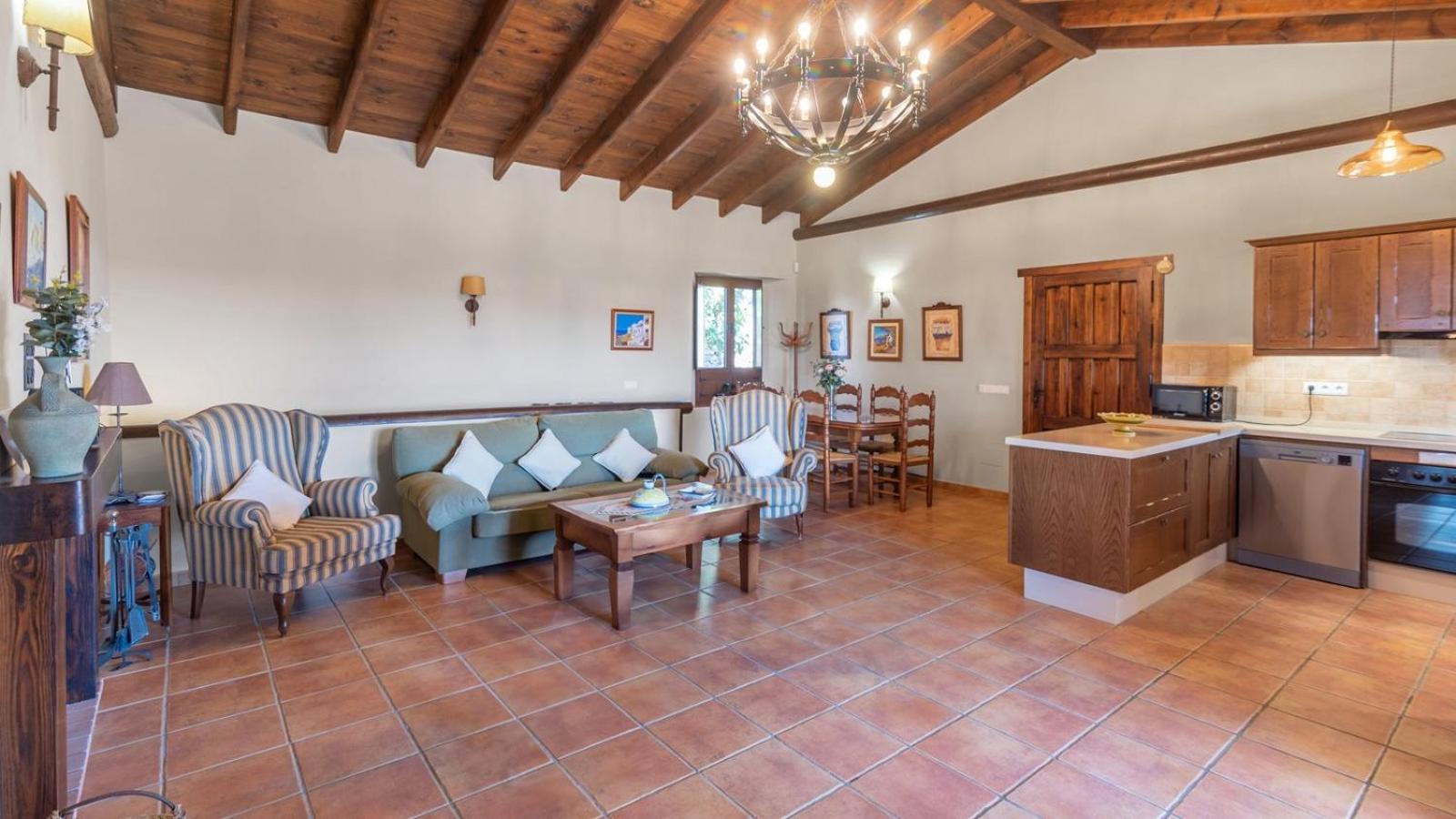 Four-Bedroom House photo 3