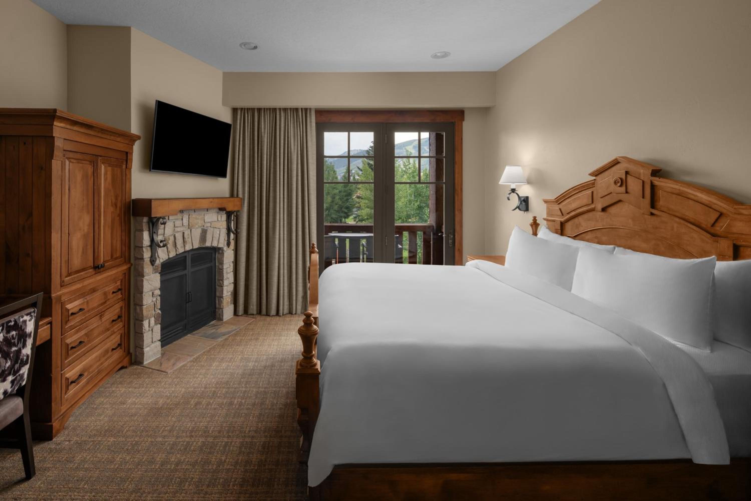 Grand Luxury, 1 Bedroom Suite, 1 King, Sofa bed, Fireplace - Photo 2