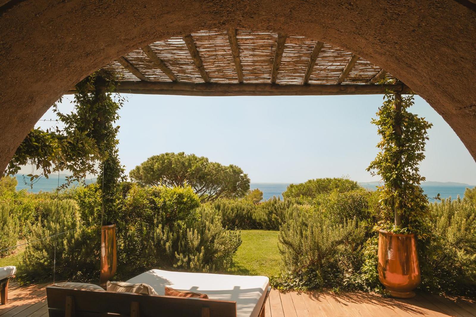 Deluxe Room with Sea View and Garden