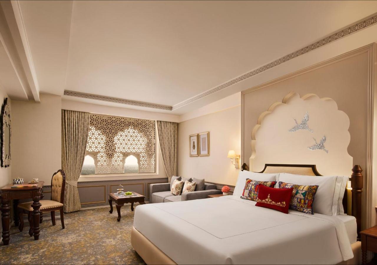 Deluxe Room - Enjoy 20% on all hotel services,90 mins SPA at the cost of 60 mins, 4 pints of beer on arrival,4 Pcs of laundry, 1+1 on selected beverages at Sheesh Mahal (12PM-6PM), Complimentary Evening Hi Tea - Photo 2