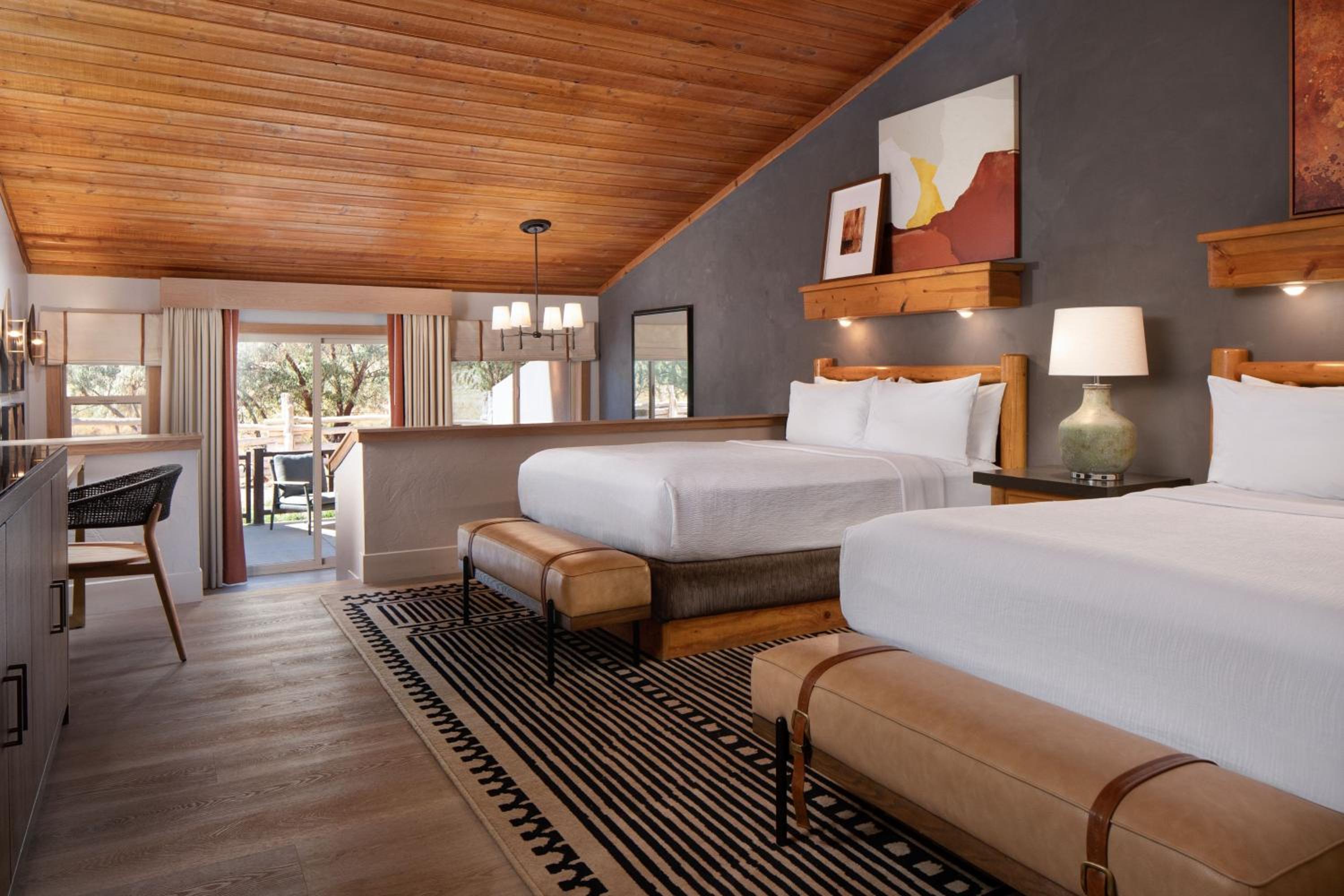 Creekside Queen Suite with Two Queen Beds and Sofa Bed