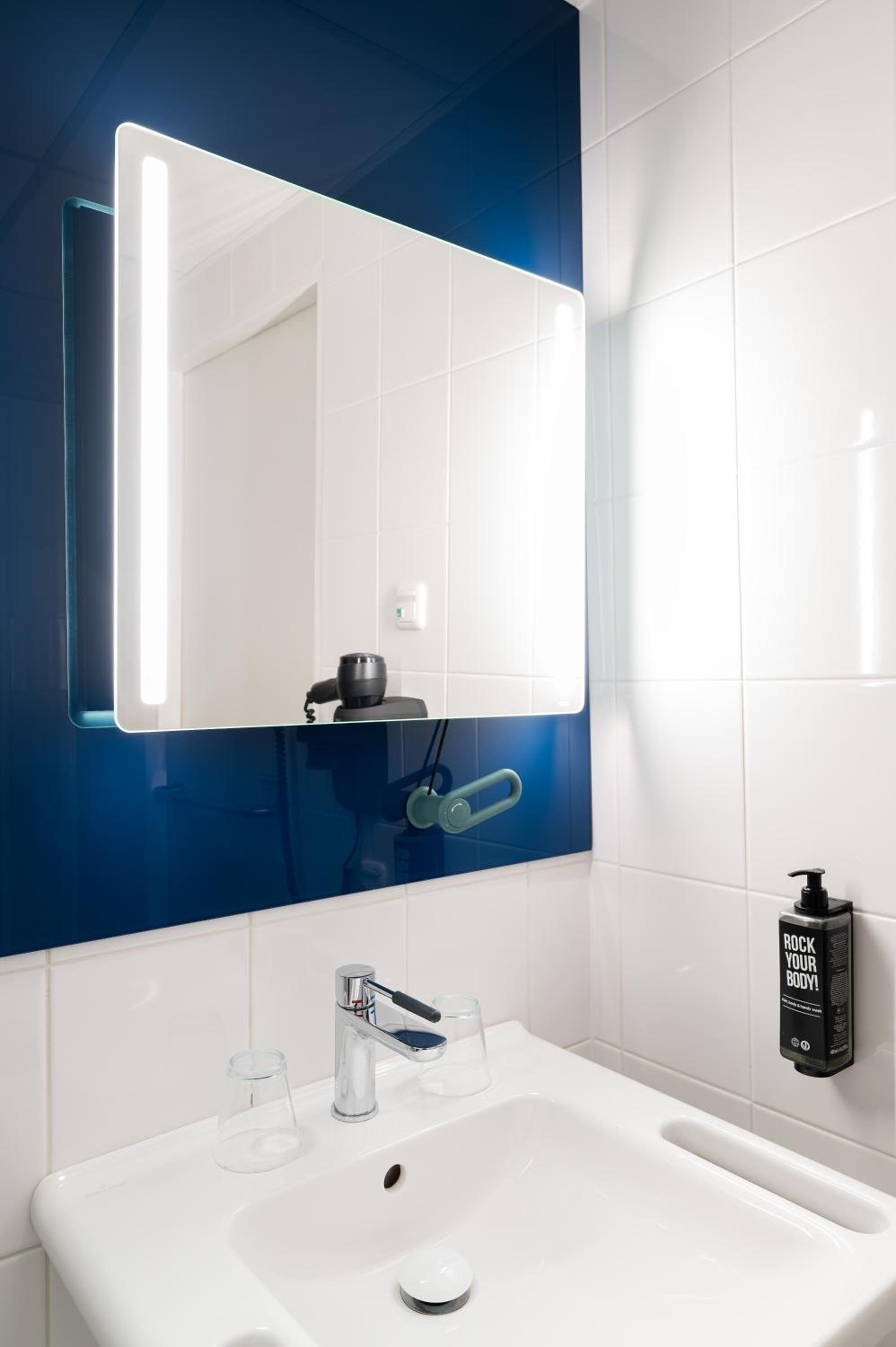 Accessible Superior Room - Photo 4