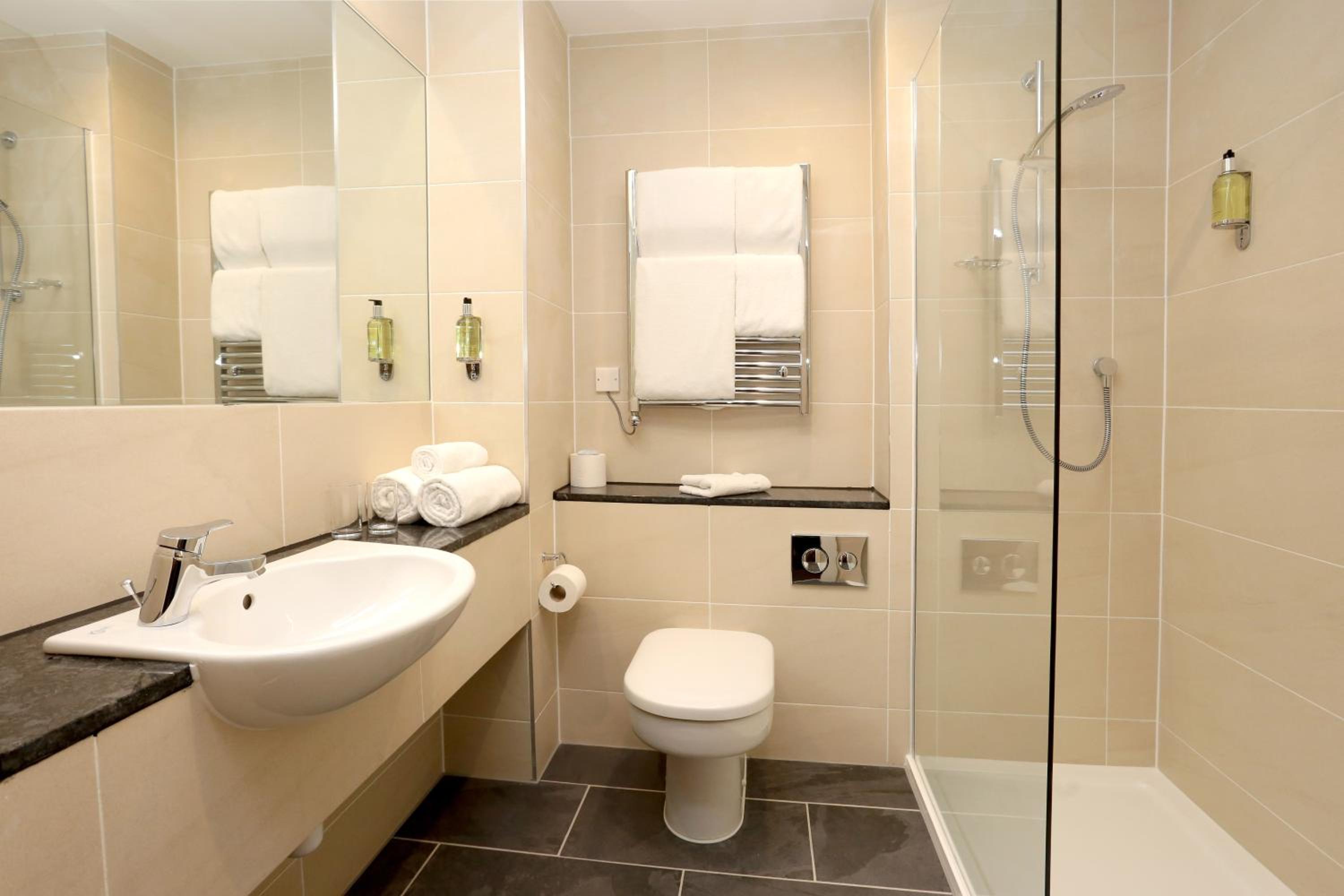 Standard King Room - Non-Smoking  - Photo 11