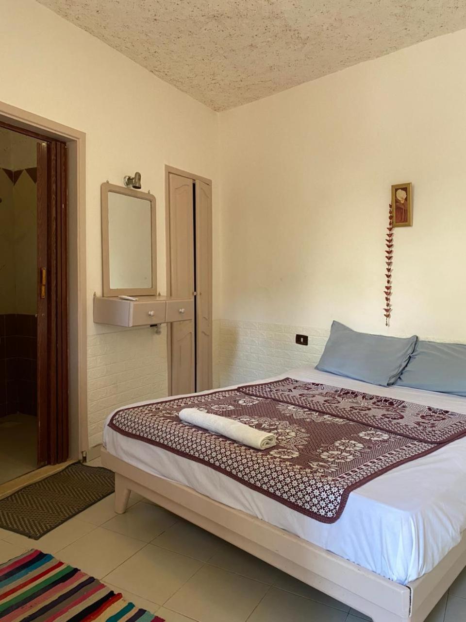 Single Room with Bathroom photo 1