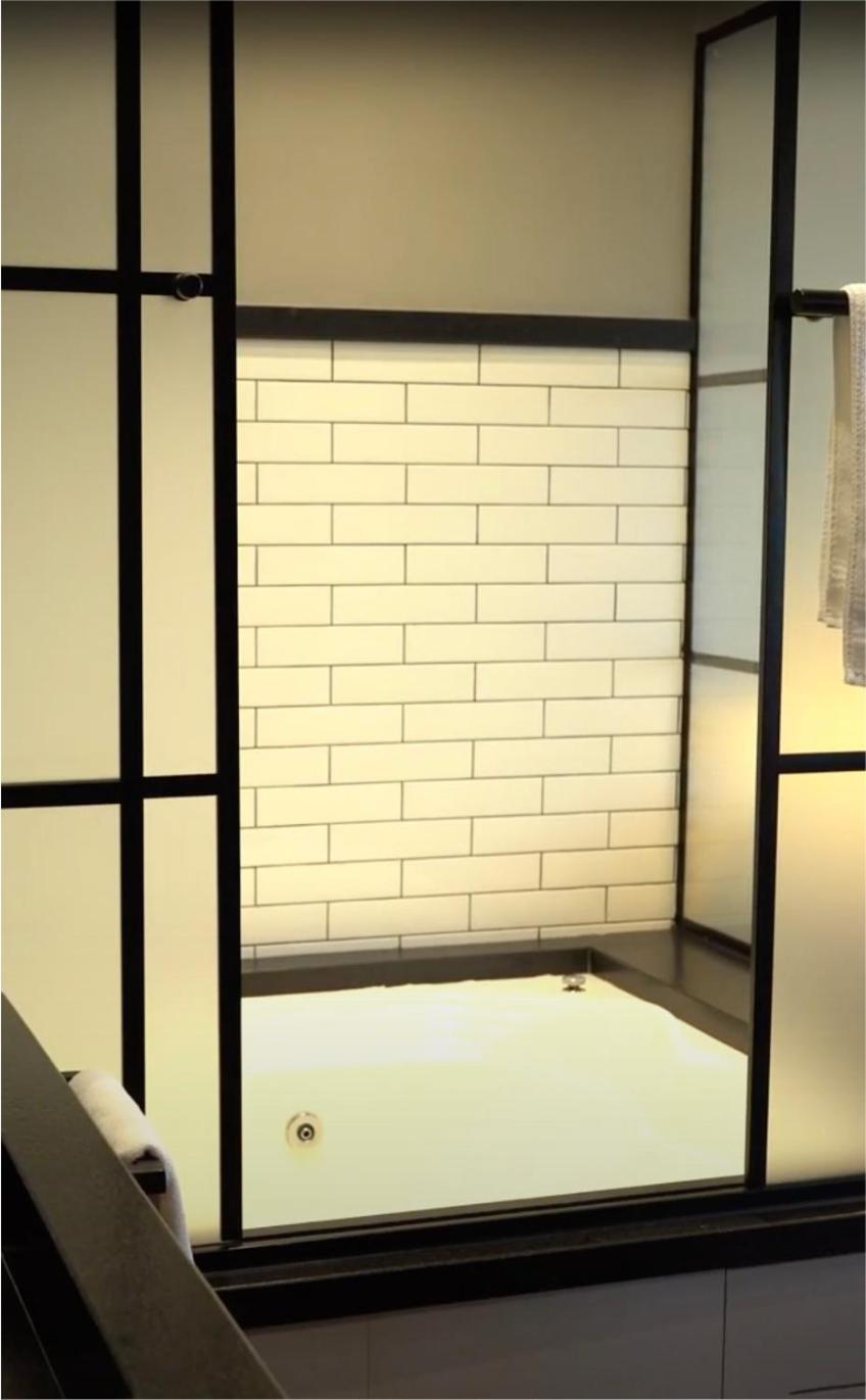 Deluxe Suite with Spa Bath