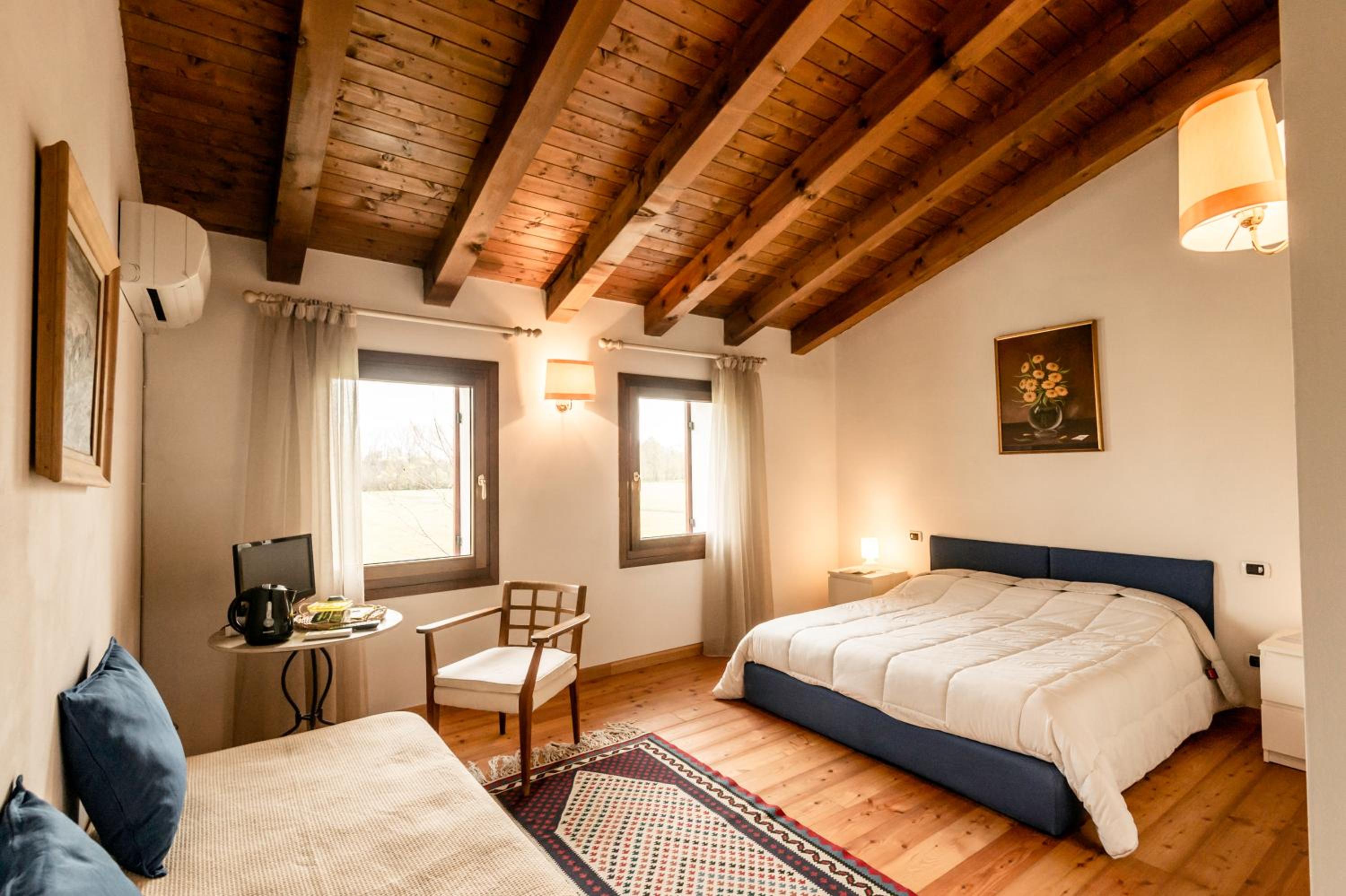 Deluxe Room with Private External Bathroom