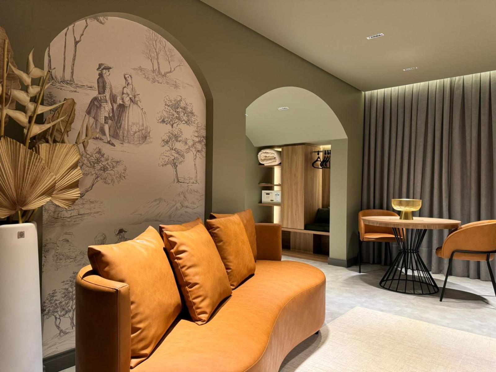 Deluxe Suite with Spa Bath