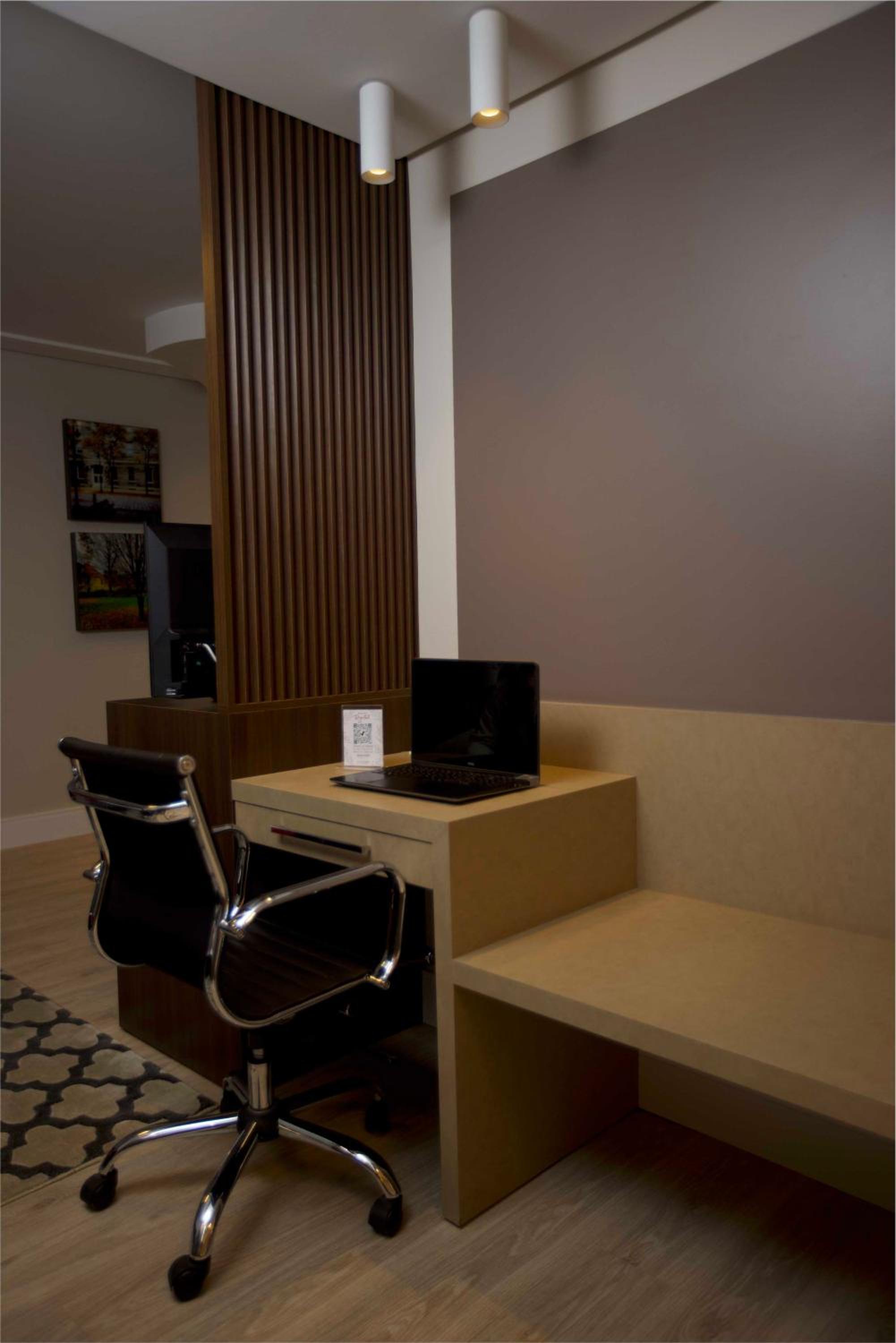 Queen Suite with Spa Bath