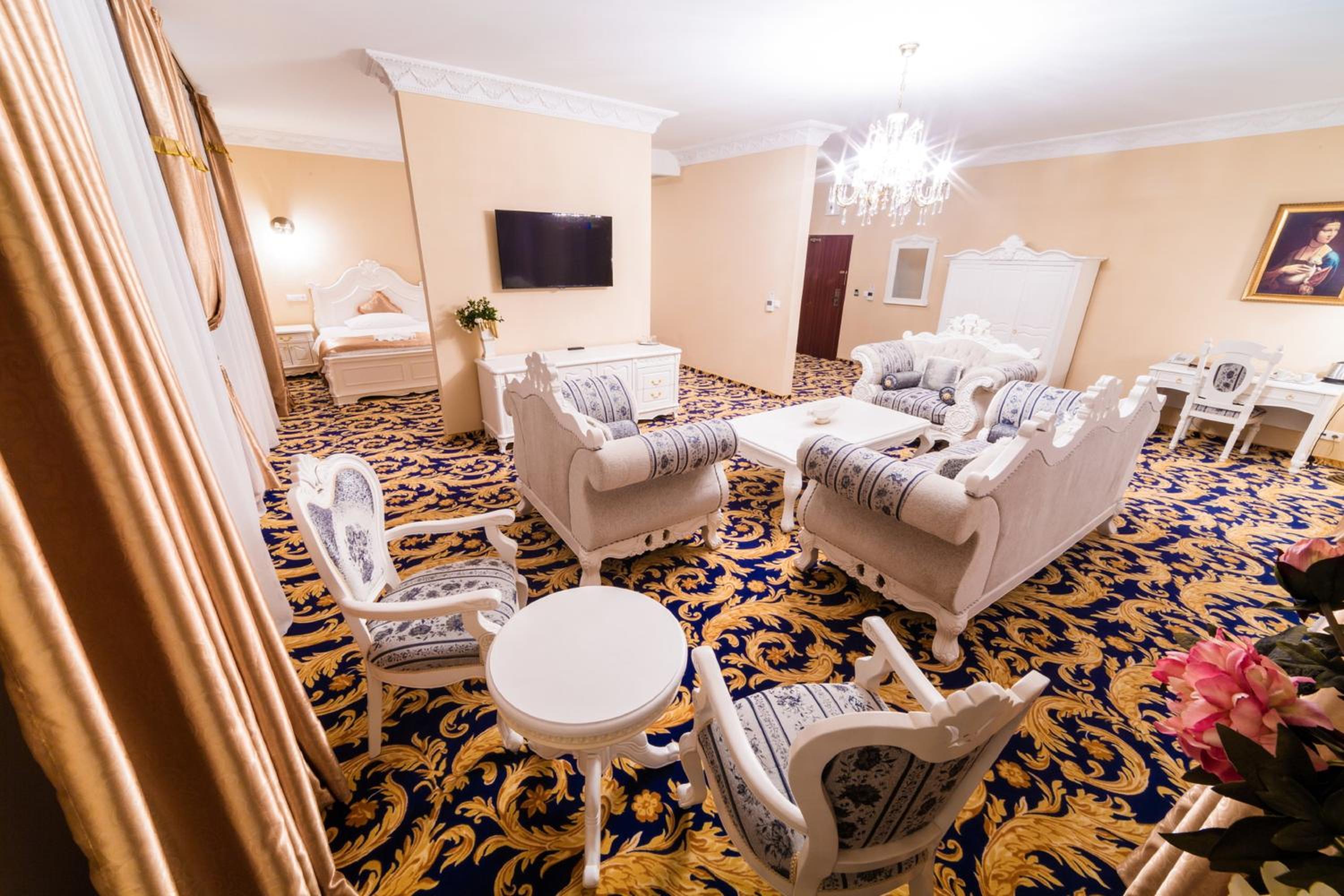 Deluxe Suite photo 2