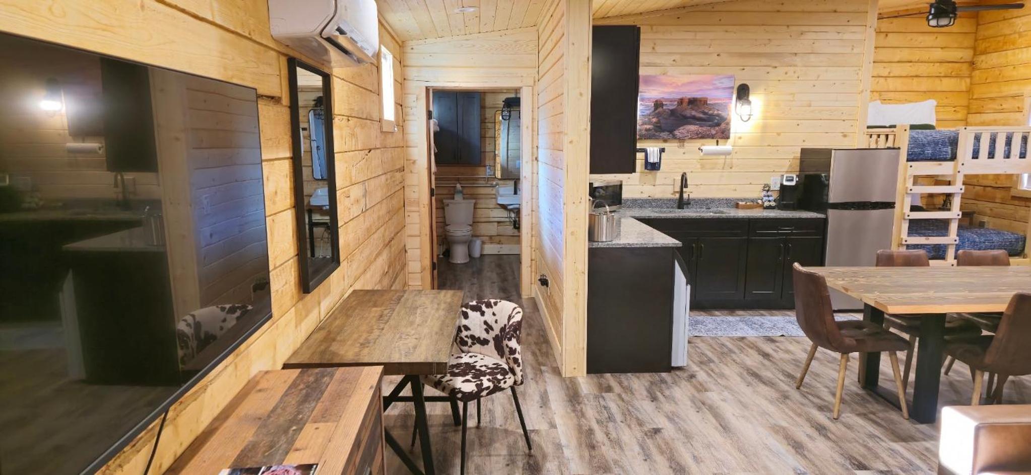 One-Bedroom House - Photo 6