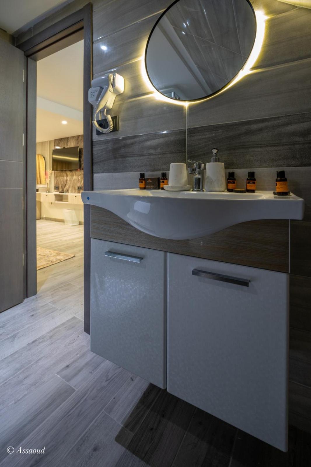 Suite with Mountain View