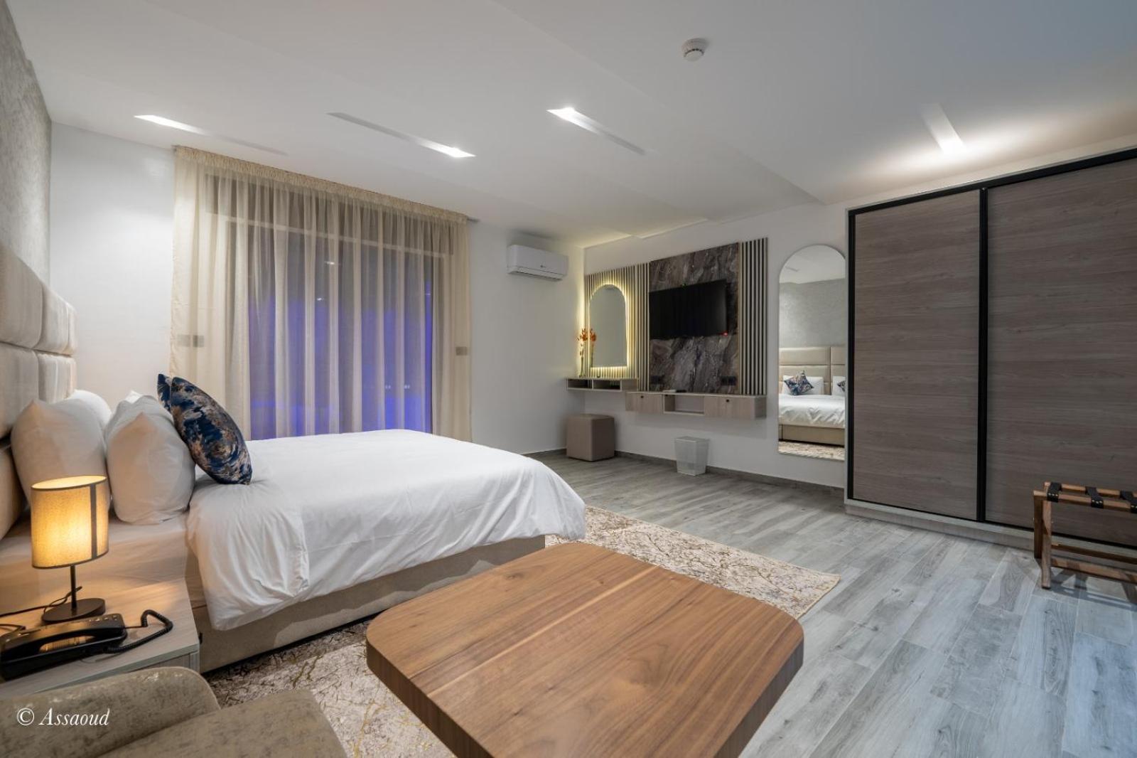 Deluxe Suite
