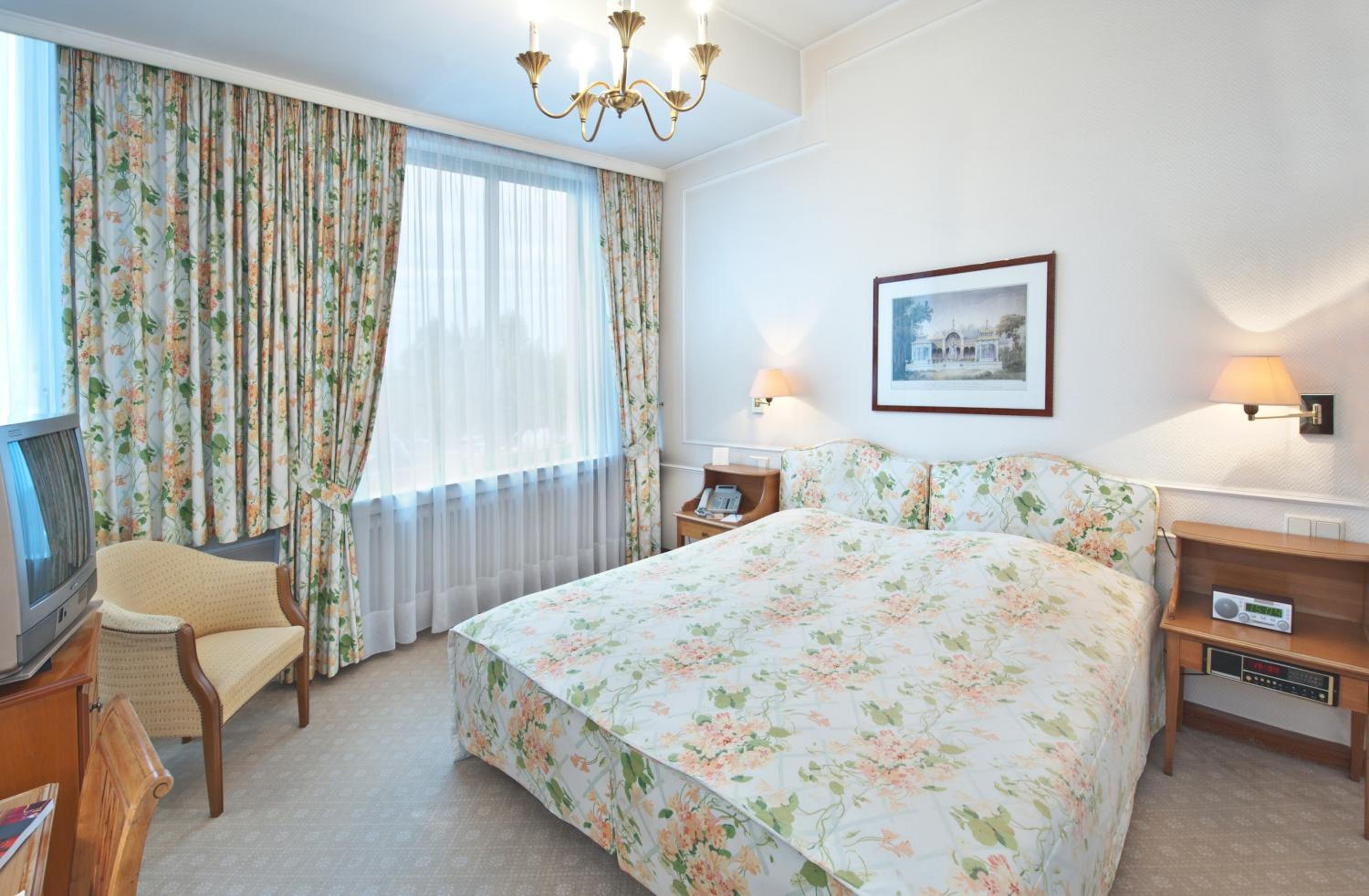 Standard Double or Twin Room - Photo 8