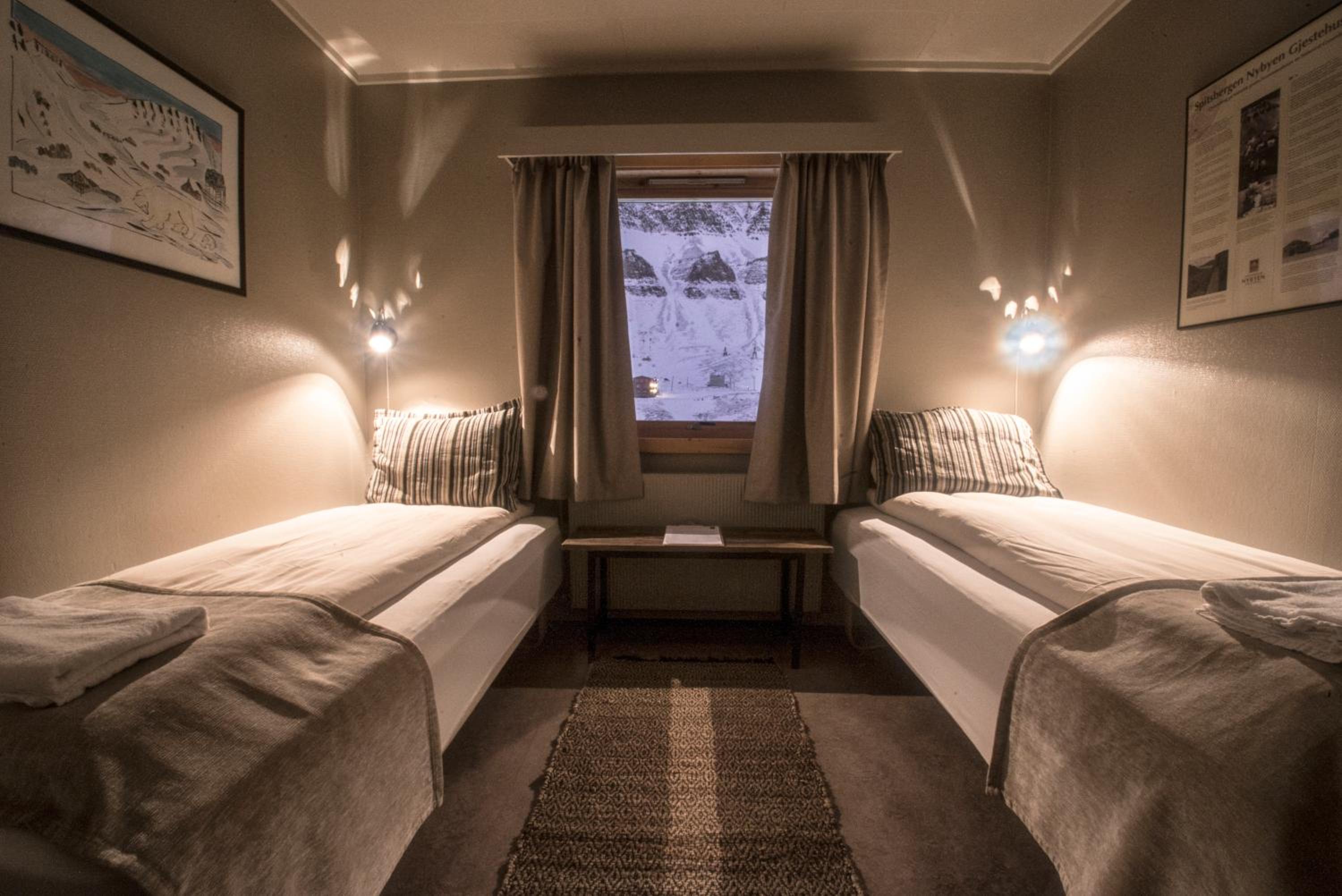 Standard Twin Room with Shared Bathroom photo 1