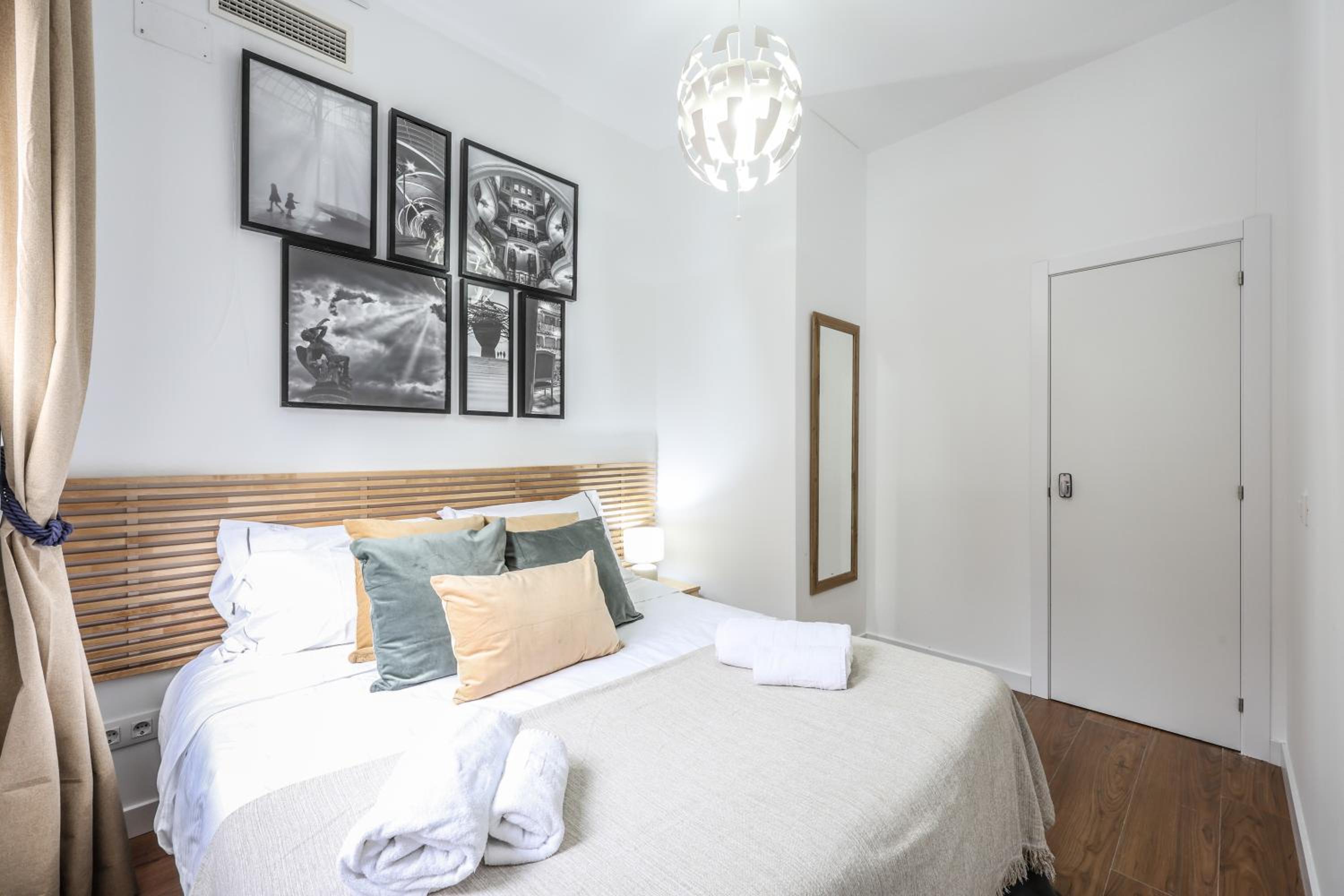Double Room with Shared Bathroom photo 2