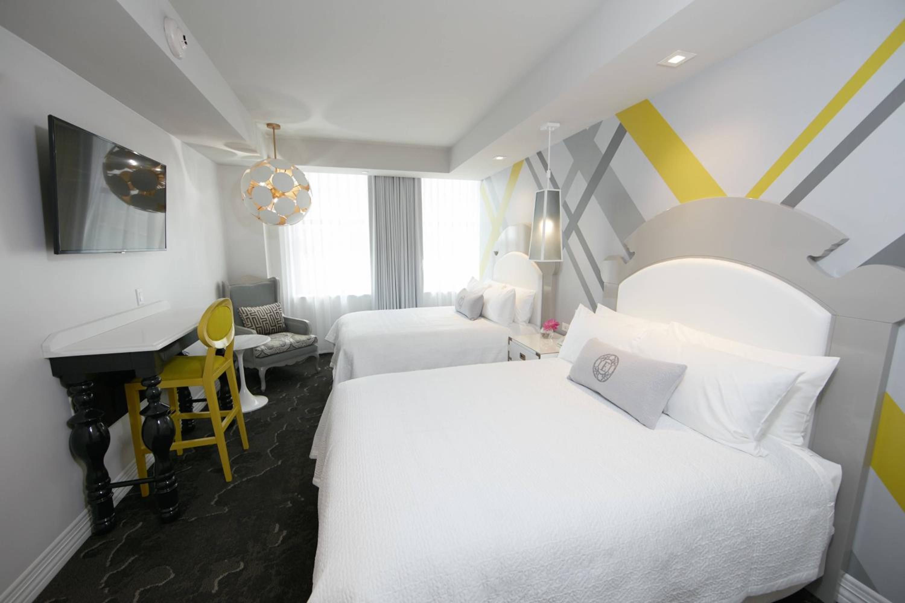 Queen Room With Two Queen Beds and City View - Hearing Accessible photo 2