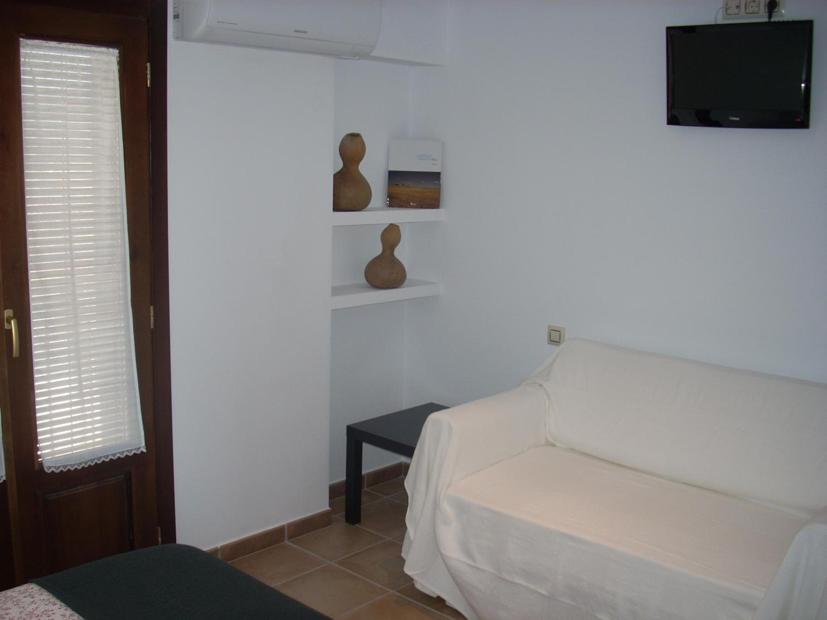 Double or Twin Room - Photo 4