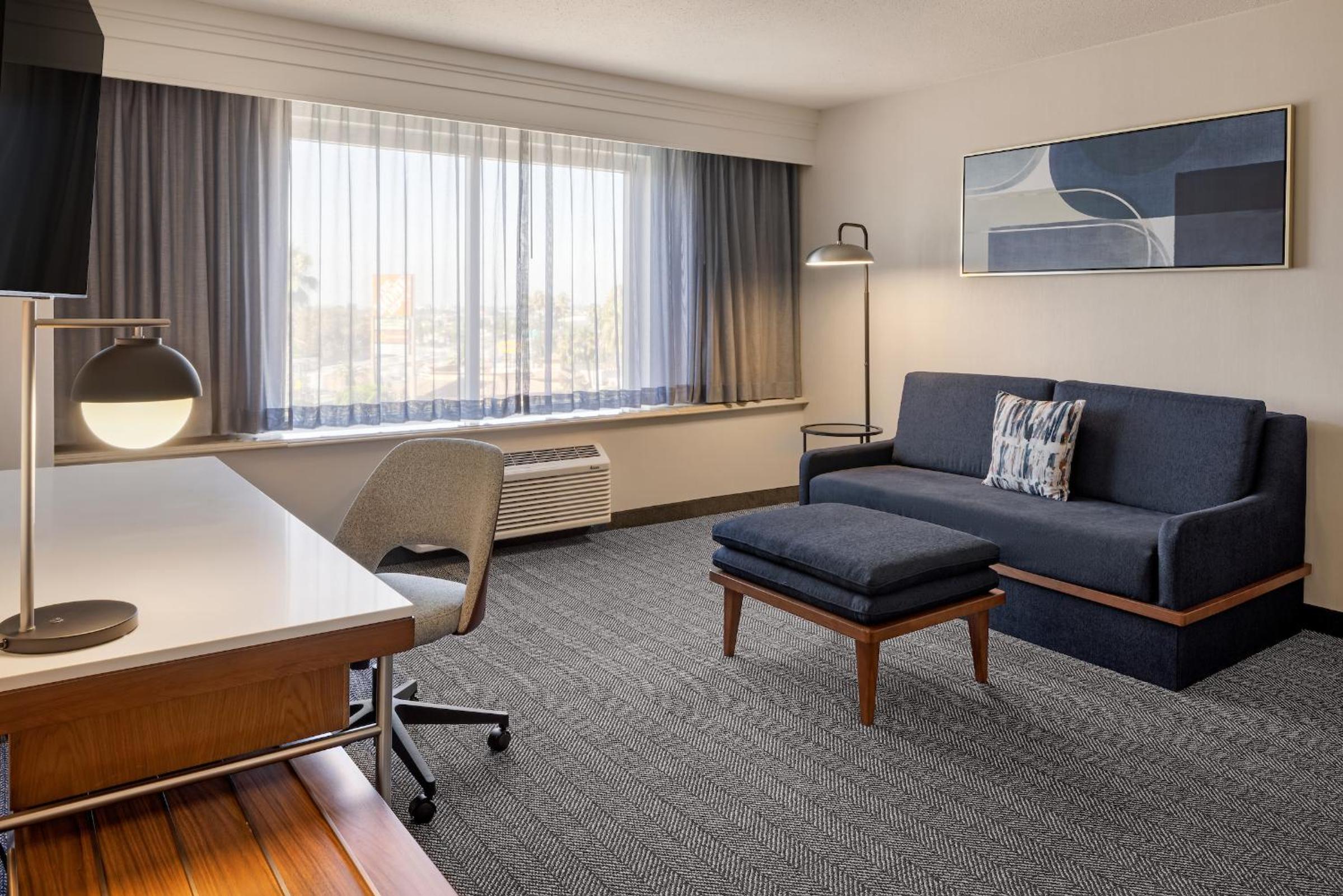 Suite, 1 King, Sofa bed - Photo 2