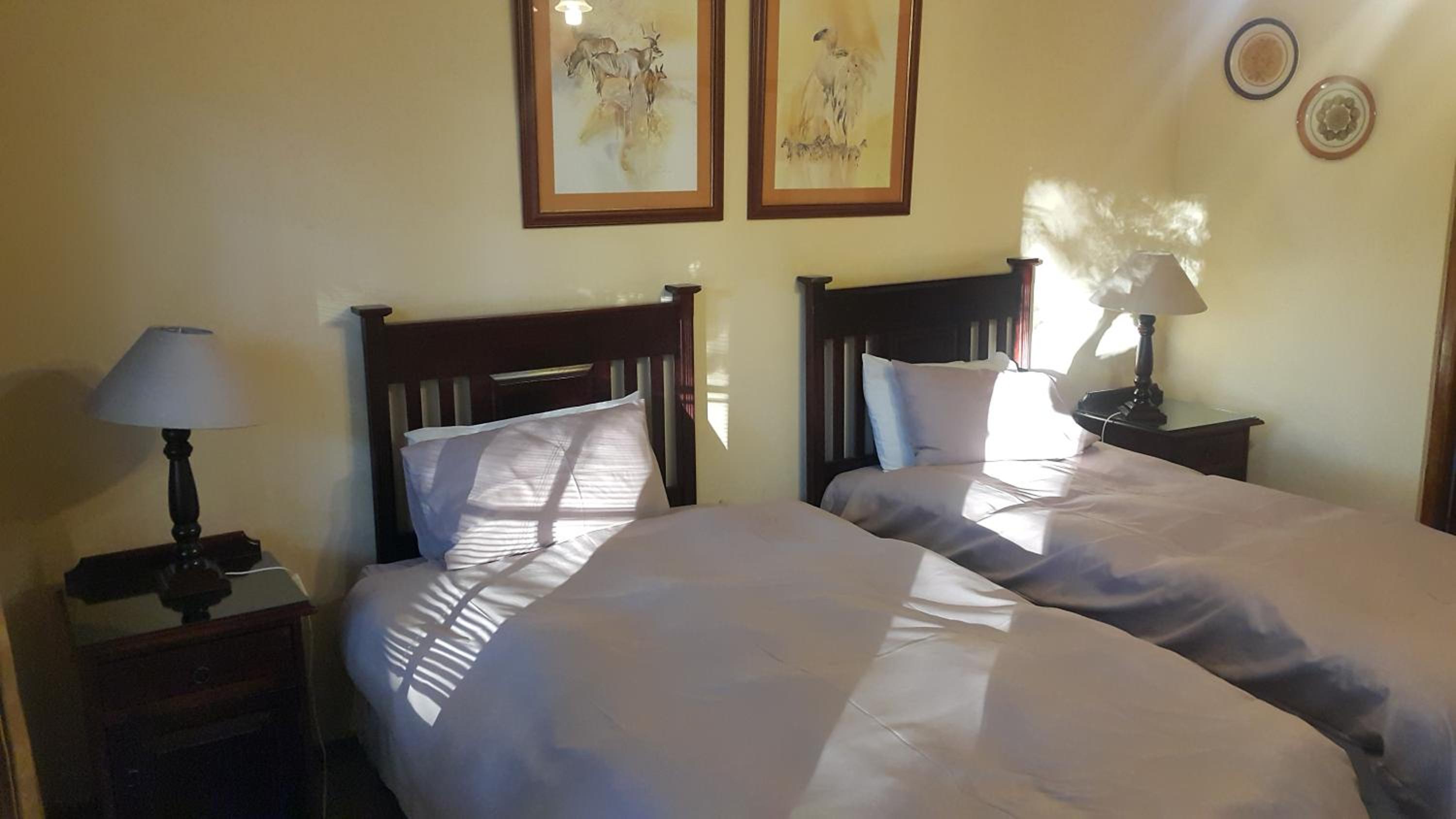 Twin Room with Bath - Photo 4