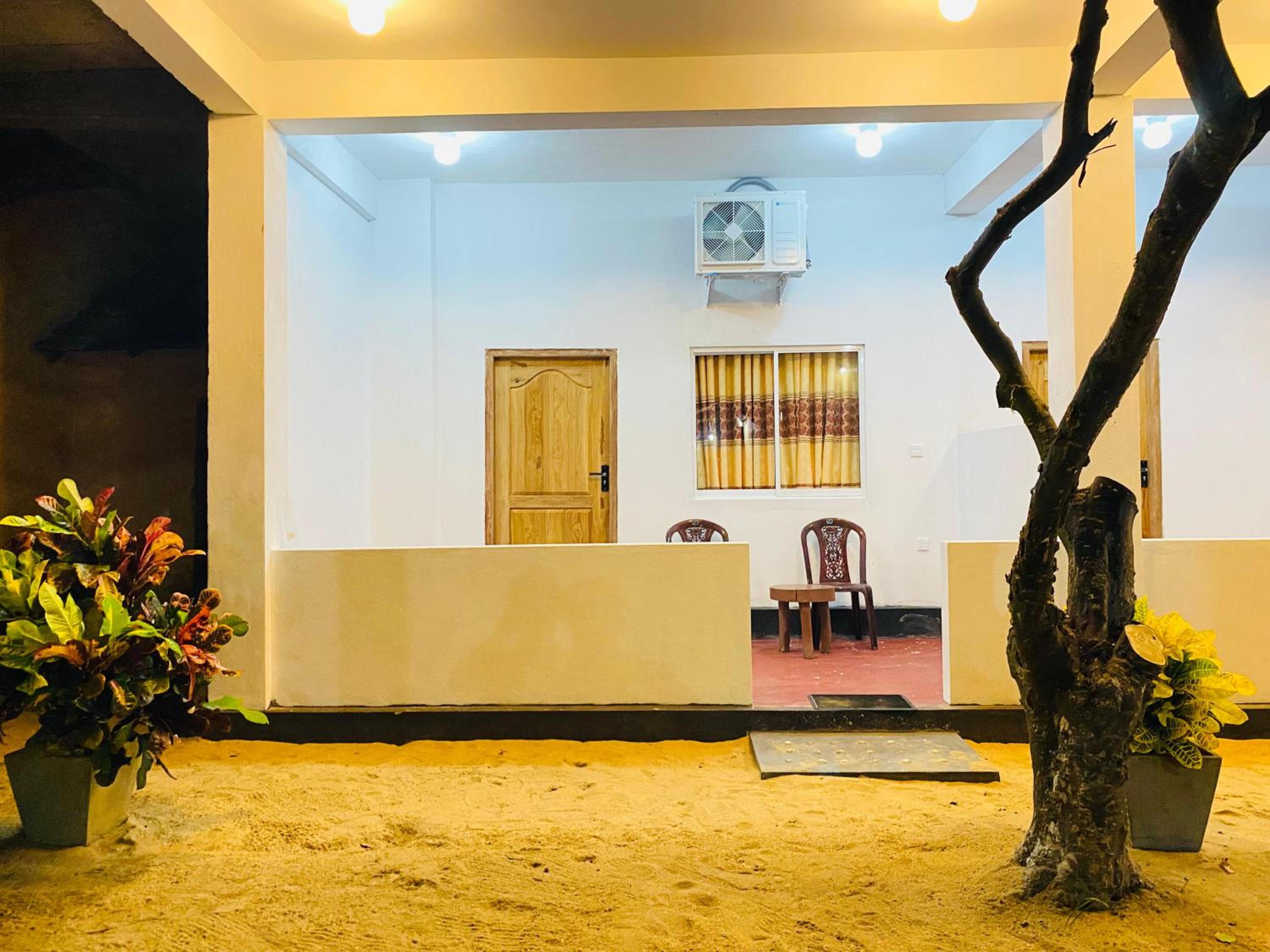 Deluxe Double Room (2 Adults + 1 Child) photo 1