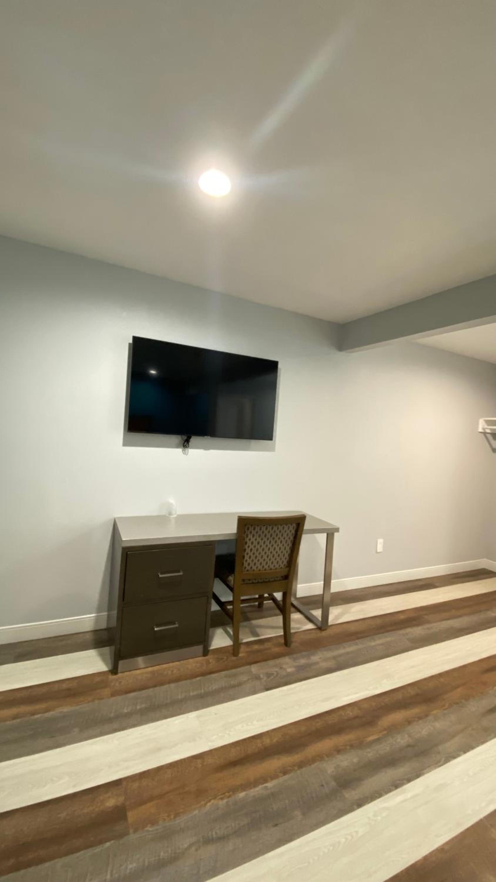 Standard Queen Room - Photo 17