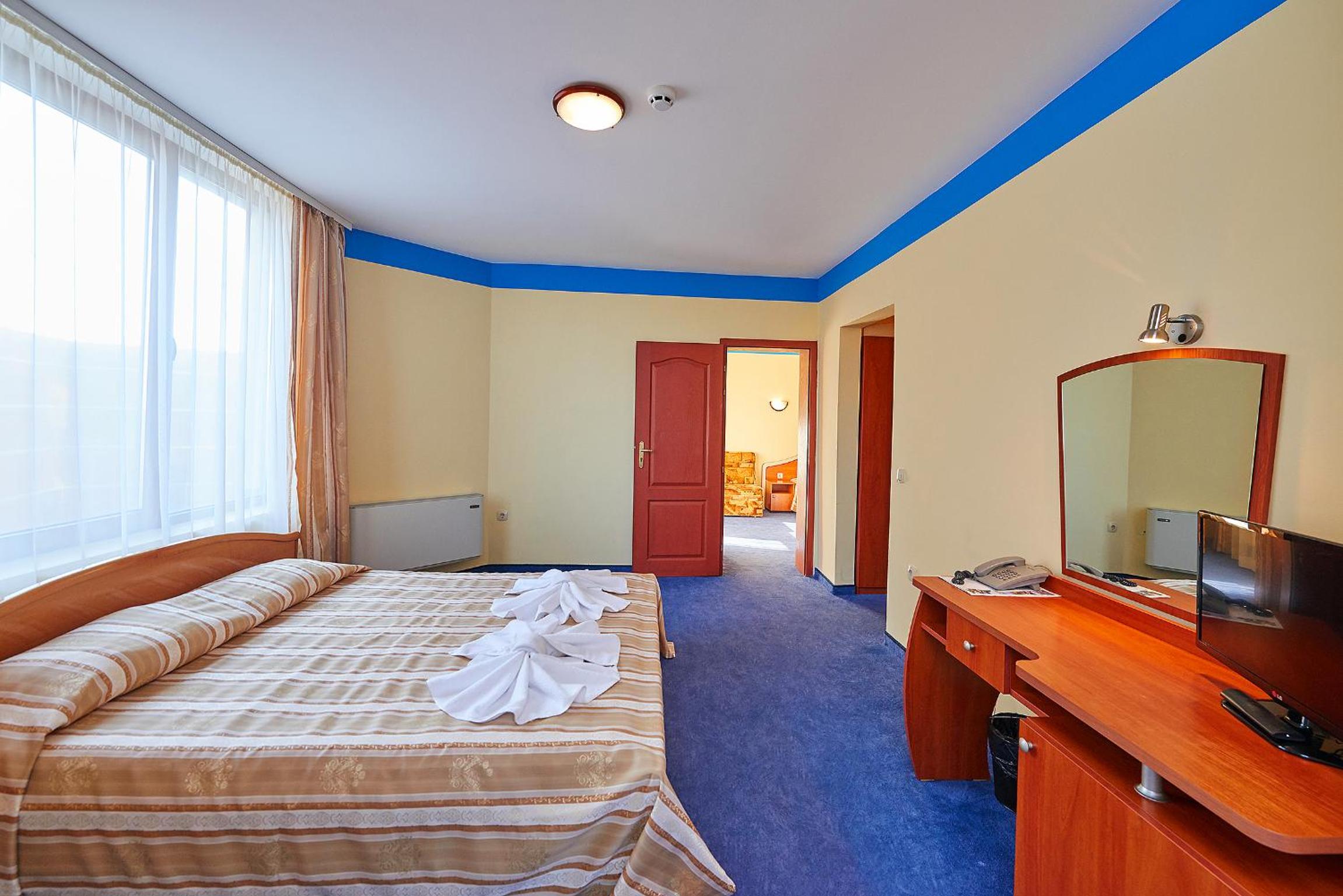 Two-Bedroom Apartment with Balcony photo 3