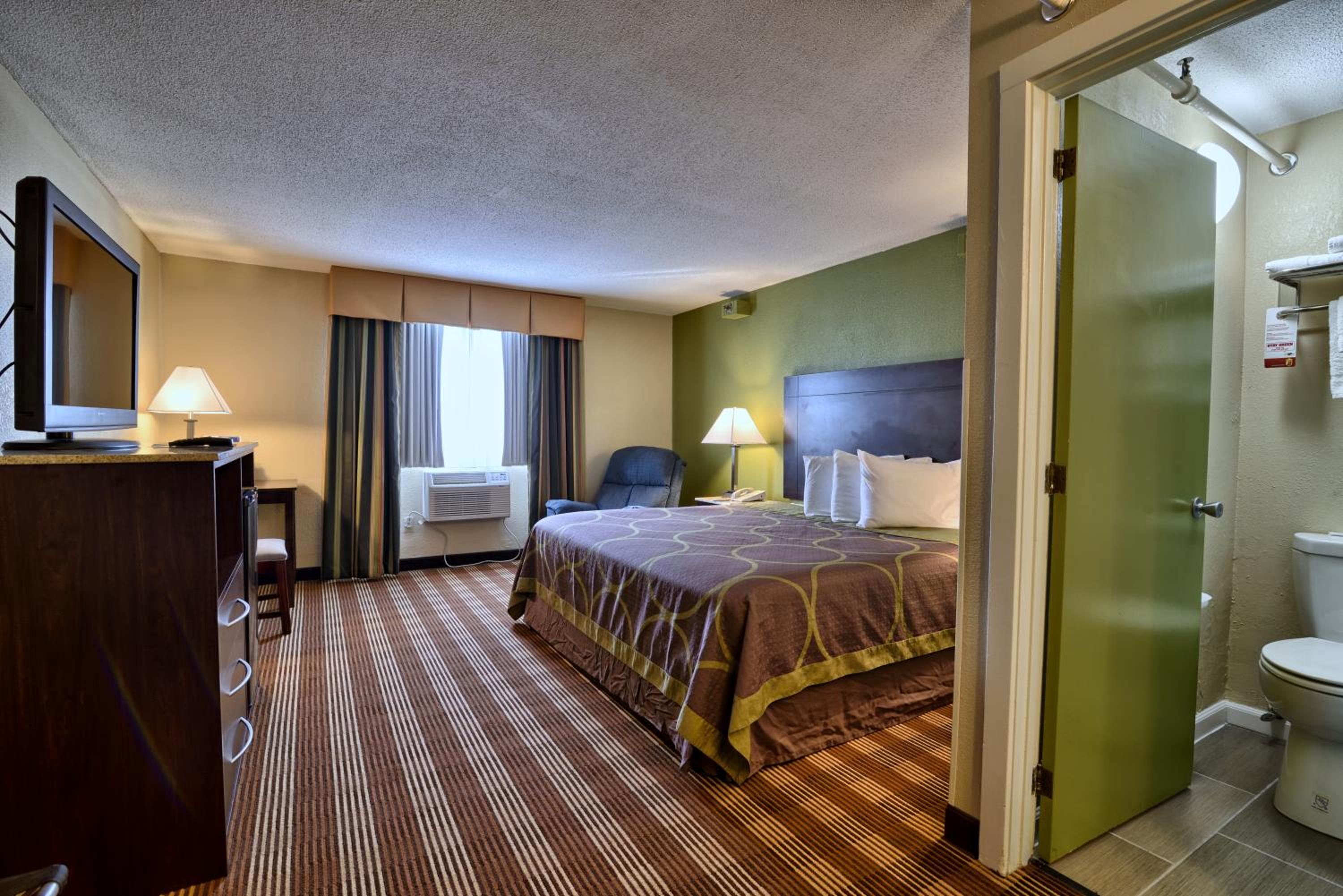 King Room - Non-Smoking - Photo 9