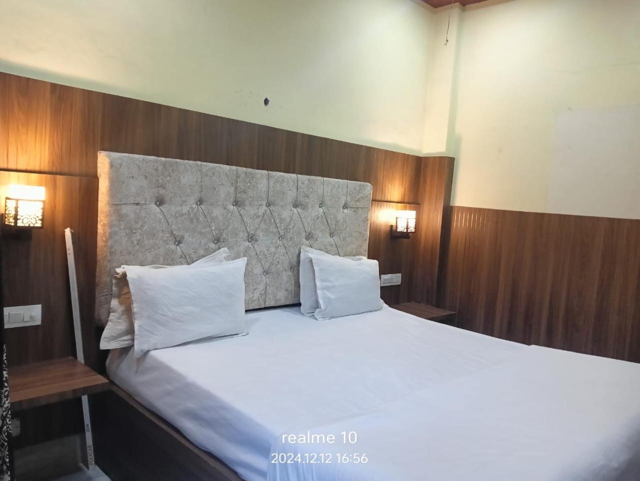 Deluxe Junior Suite photo 2