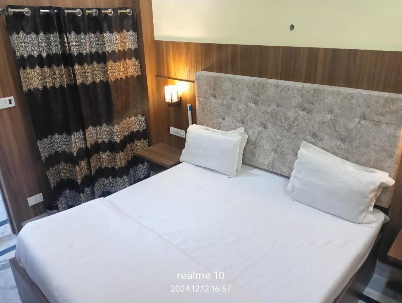 Deluxe Junior Suite photo 3