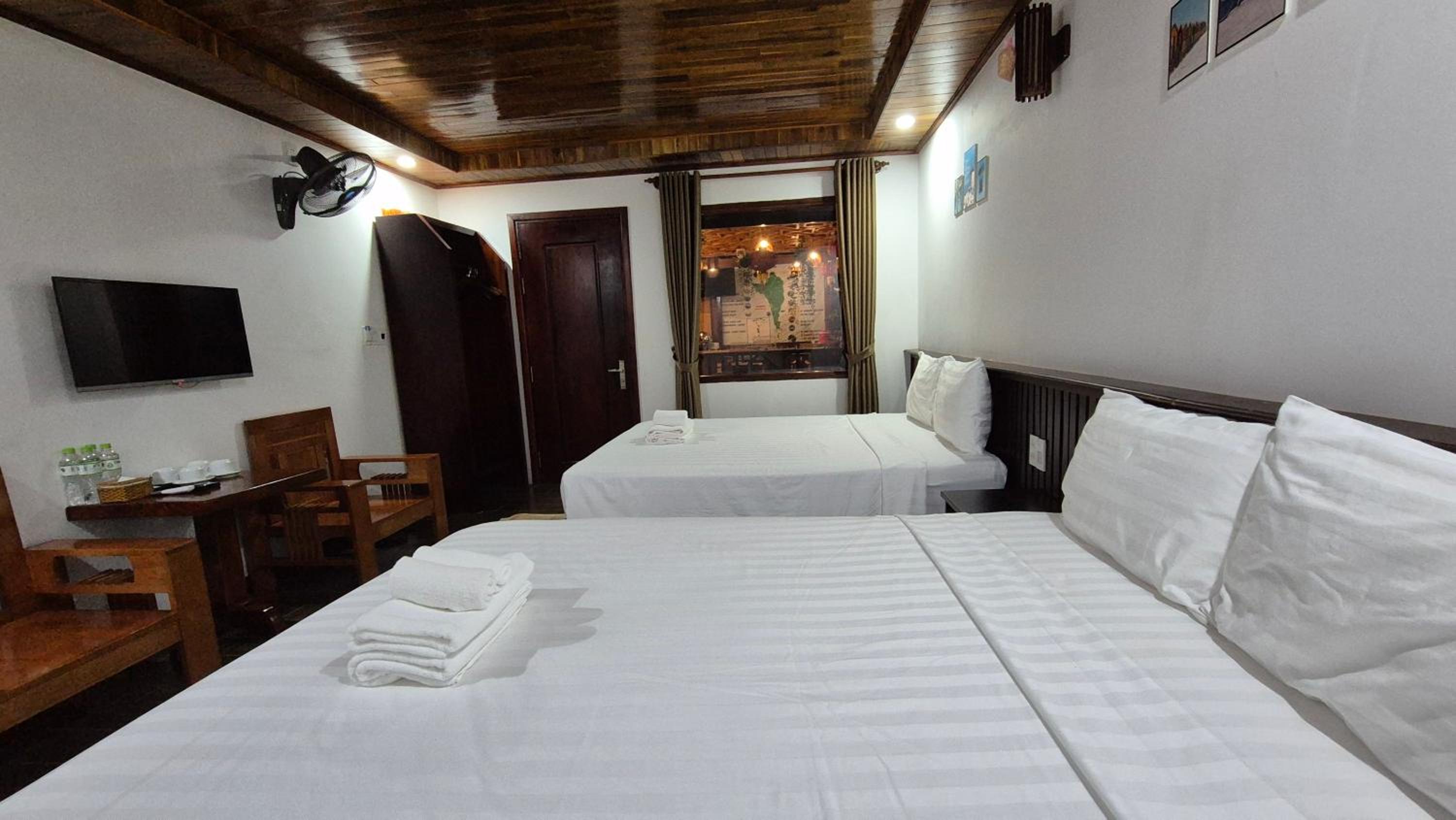 Quadruple Room with Bathroom - Photo 9
