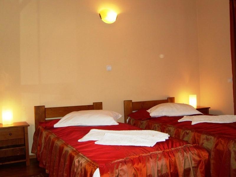 Twin Room - Photo 11