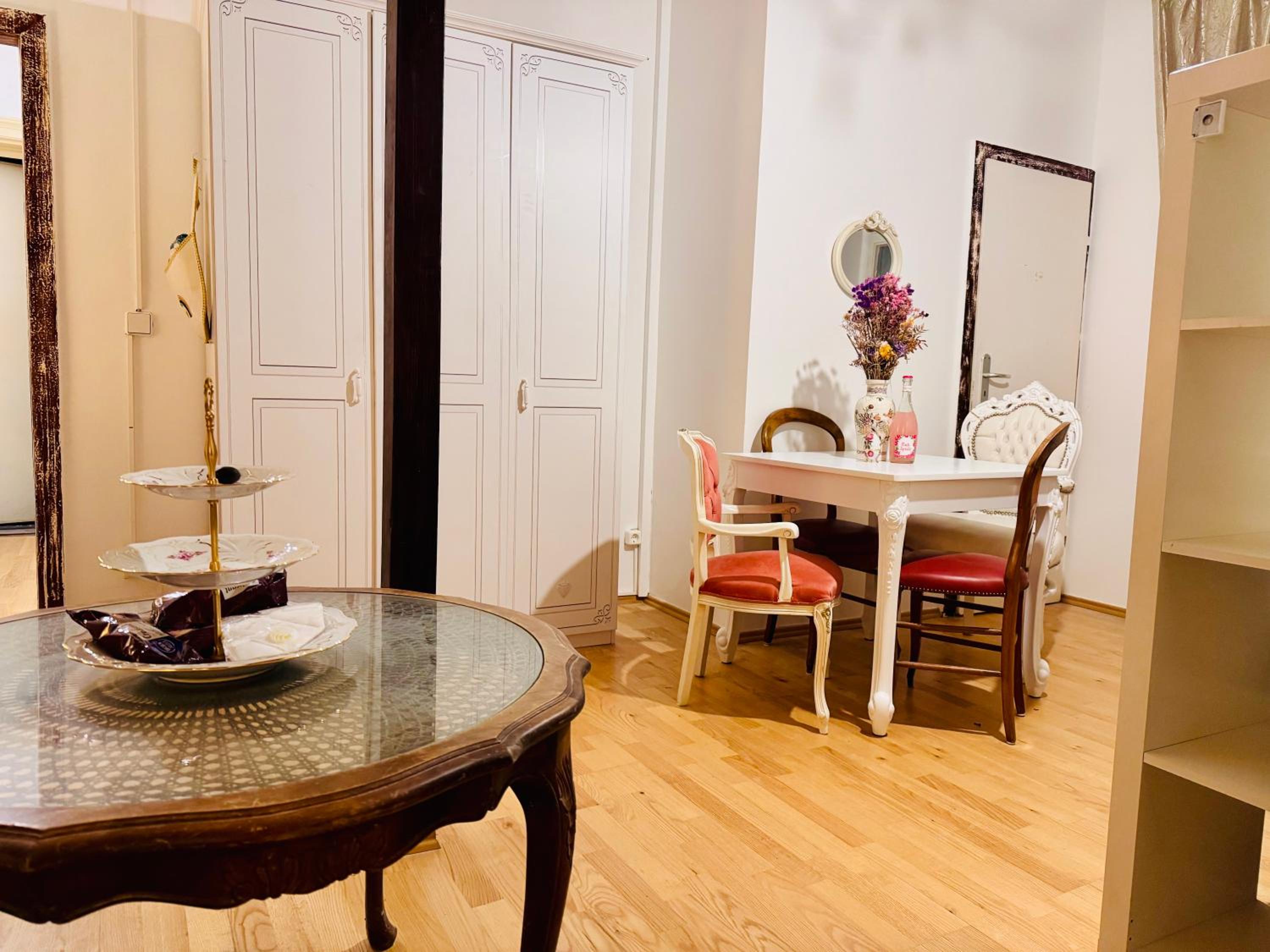 Apartment with Private Bathroom photo 1