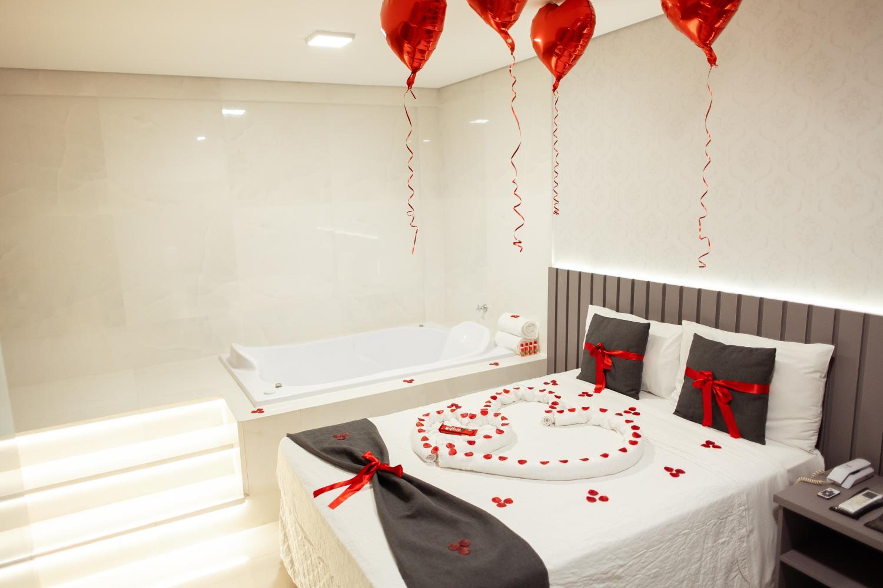 Deluxe Suite with Spa Bath photo 3