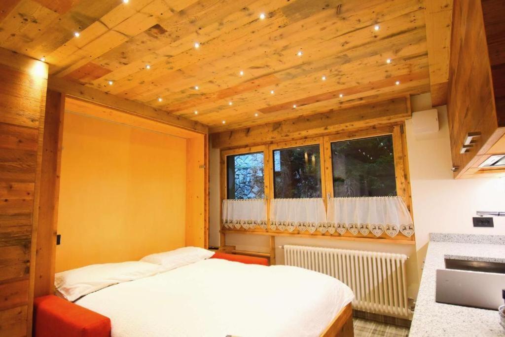 Deluxe Studio (Annex)