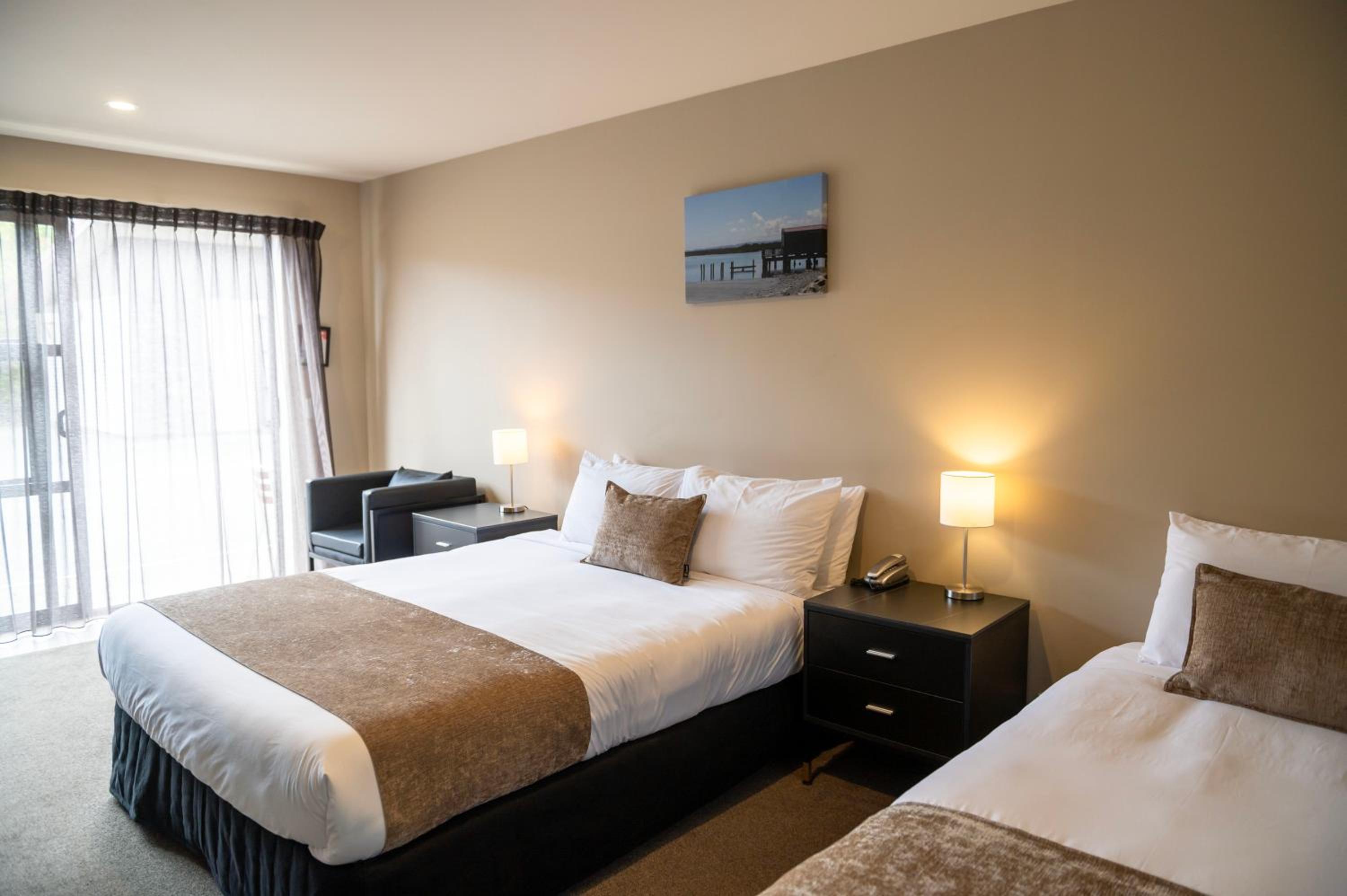 Standard Twin Room - Photo 2