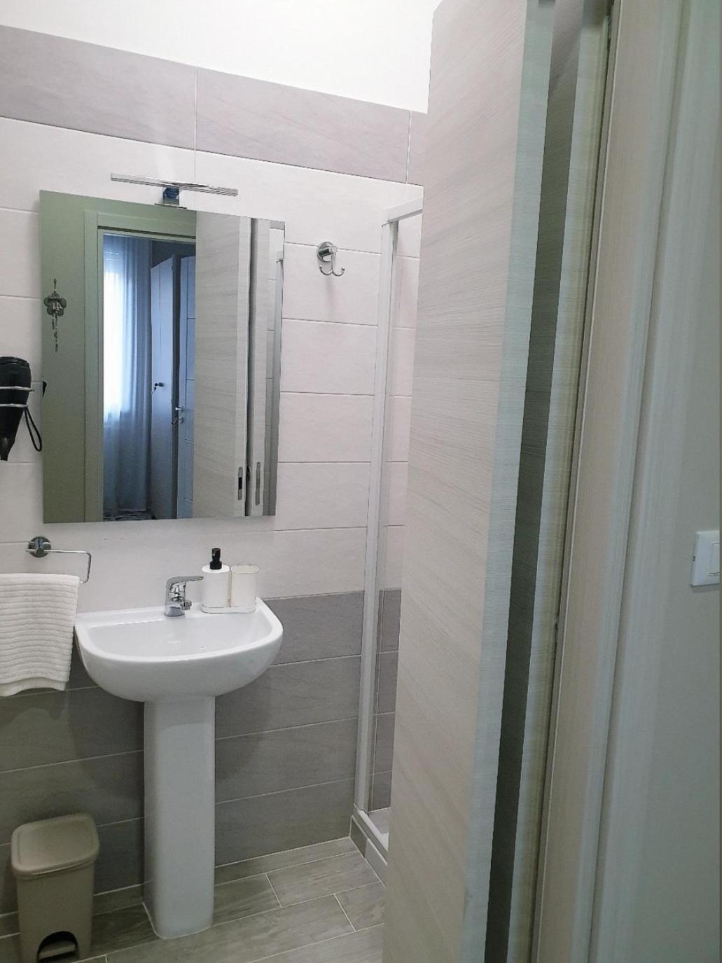 Double Room with Private External Bathroom photo 2