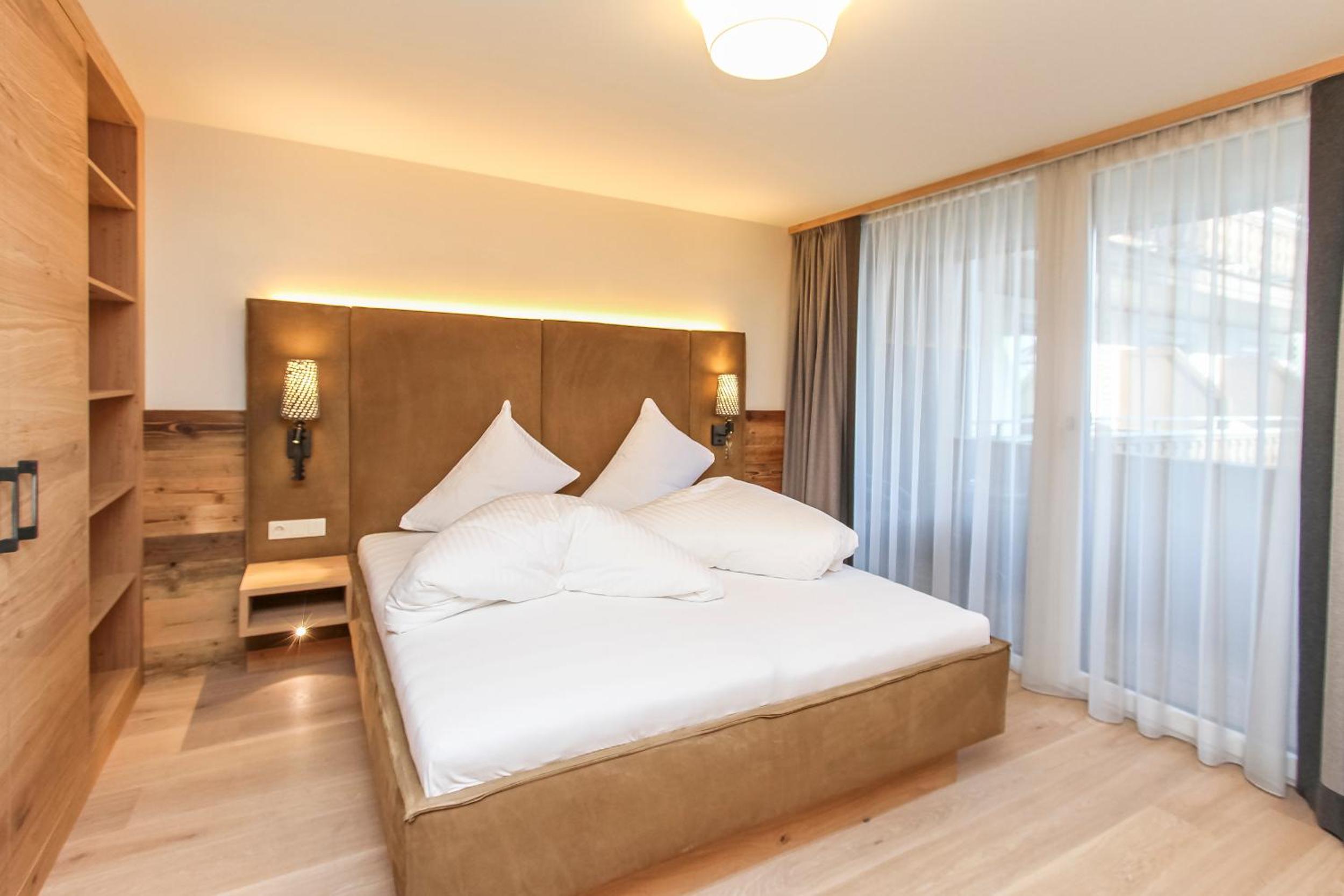 Superior Double Room with Balcony - Photo 1