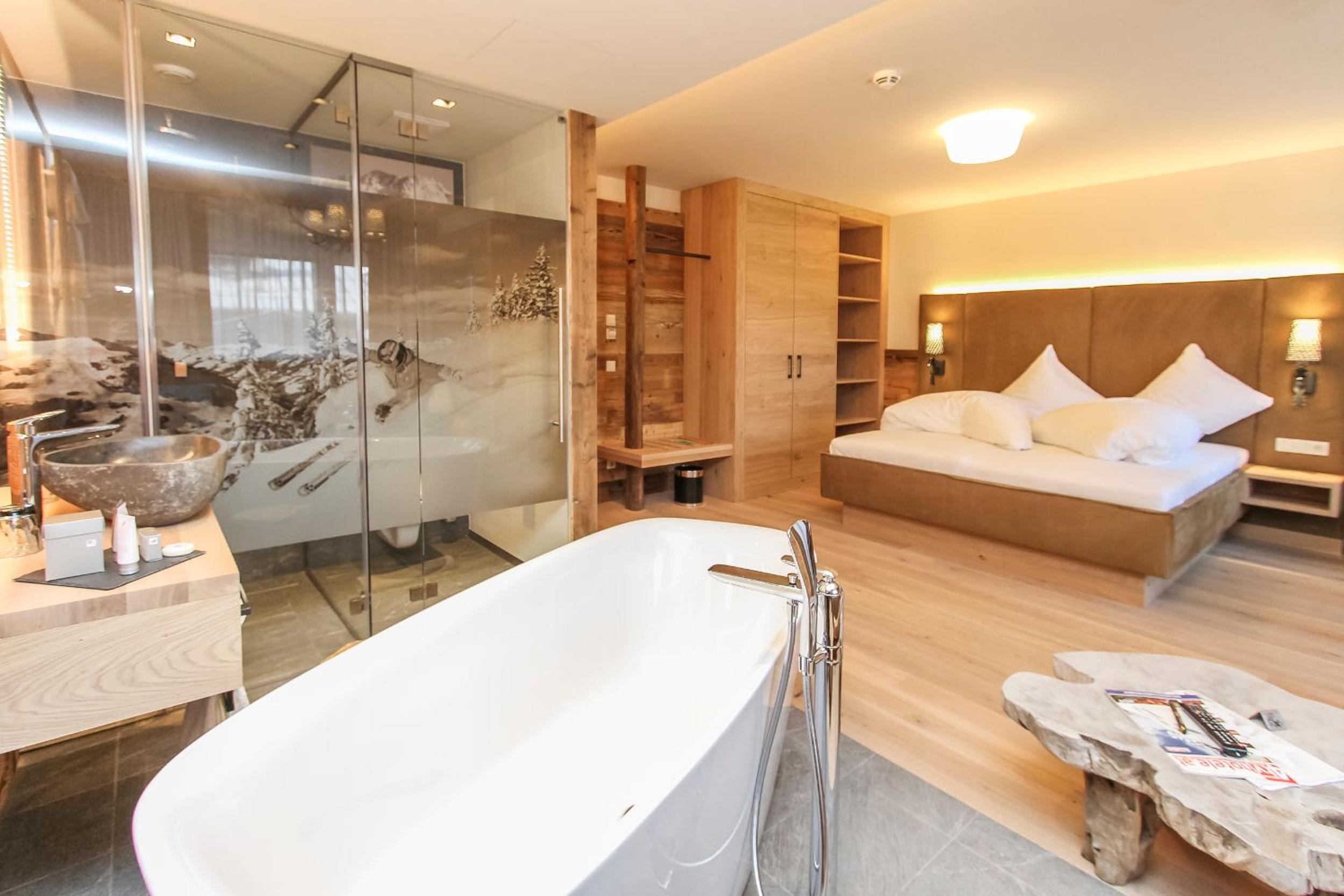 Superior Double Room with Balcony - Photo 5
