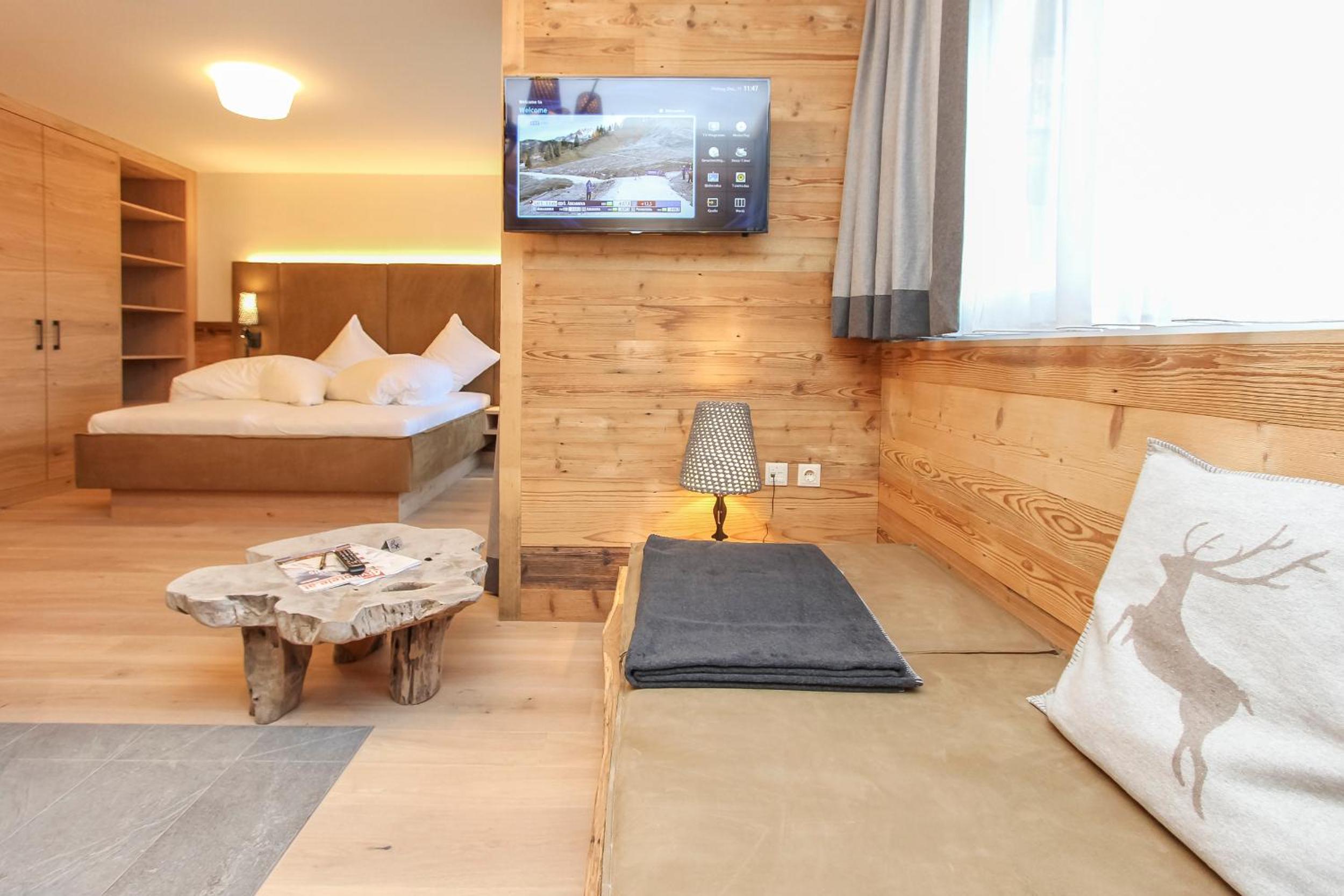 Superior Double Room with Balcony - Photo 3