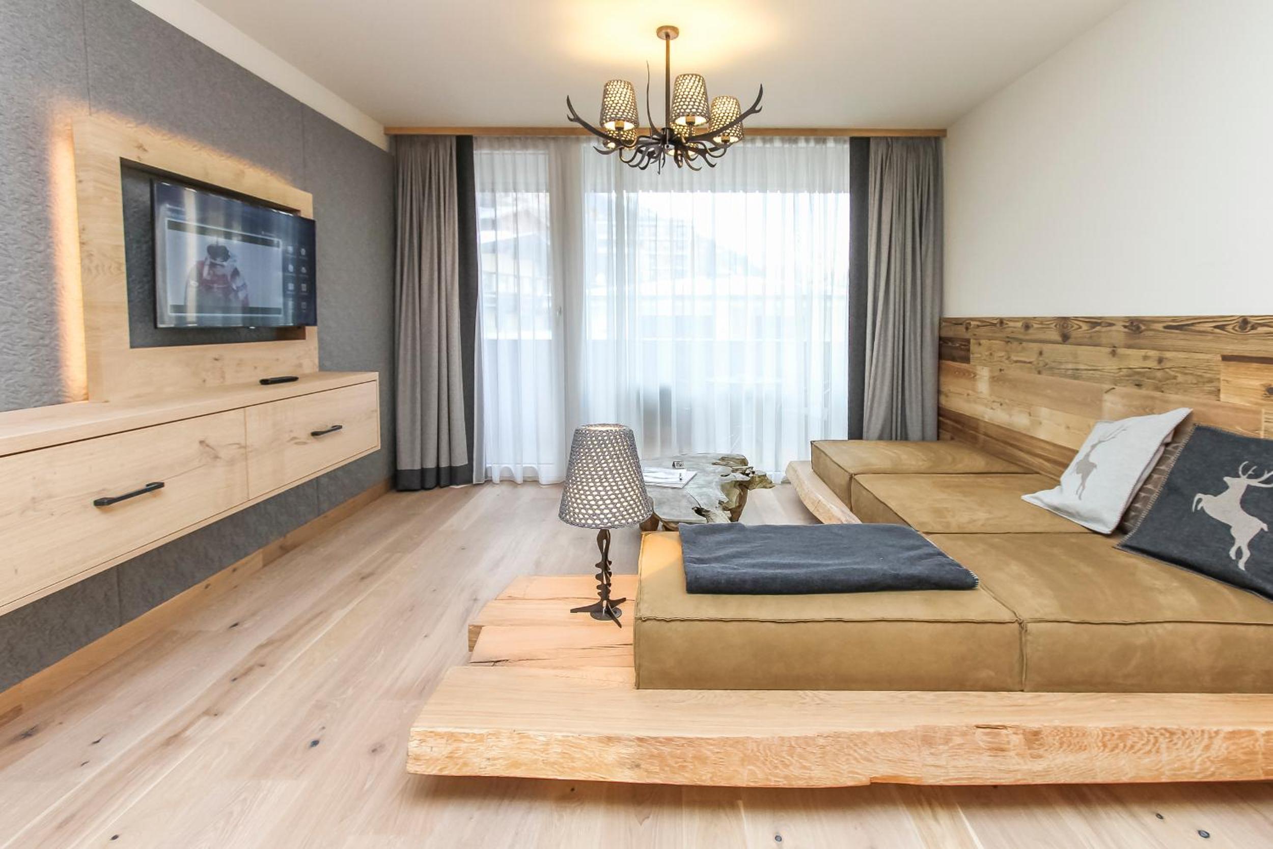 Junior Suite with Balcony - Photo 10