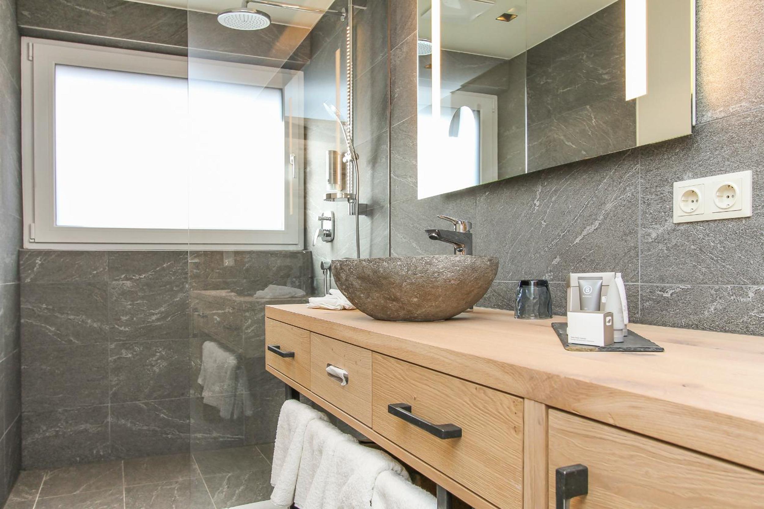 Two-Bedroom Suite - Photo 3