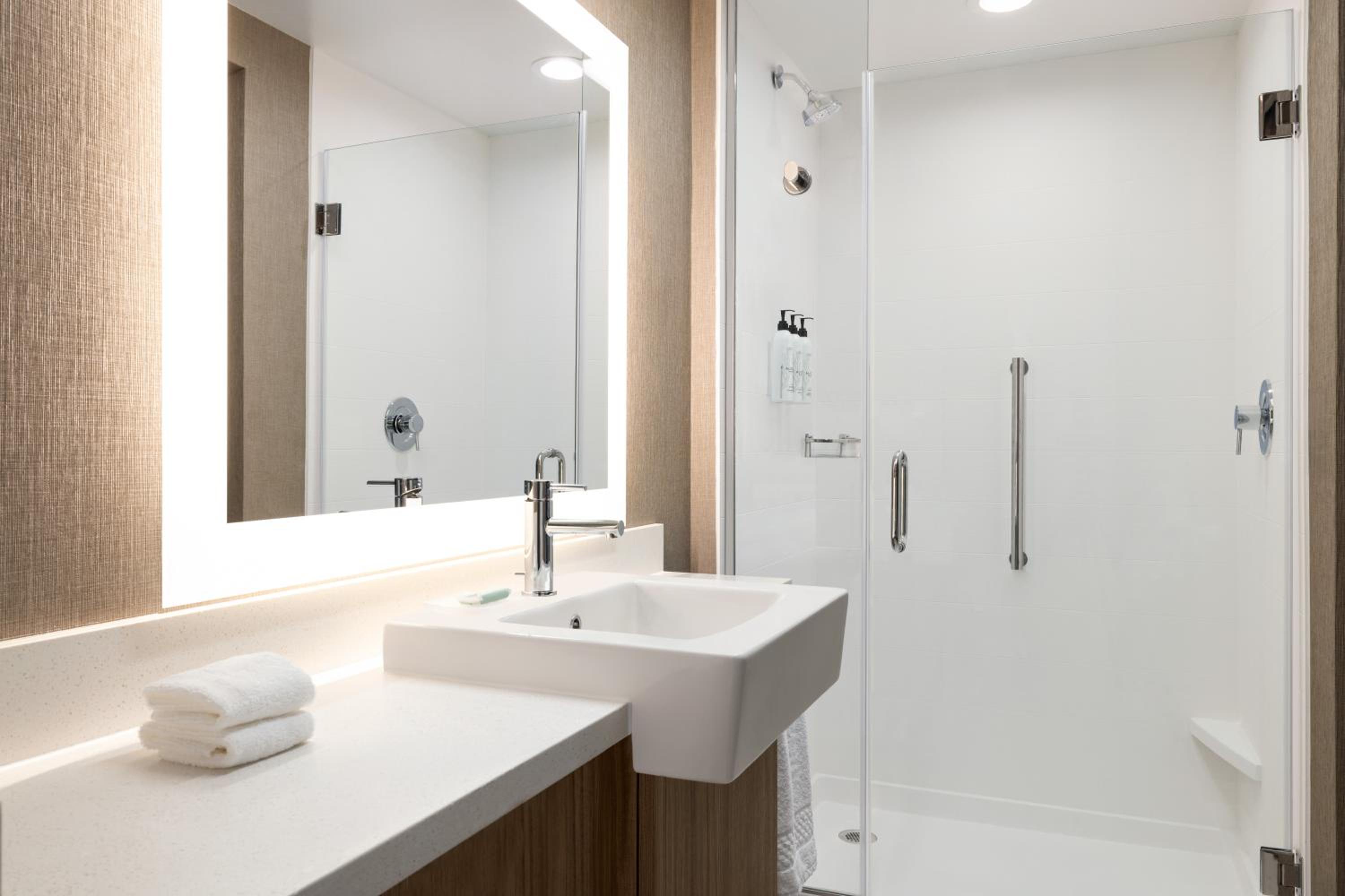King Suite - Photo 1