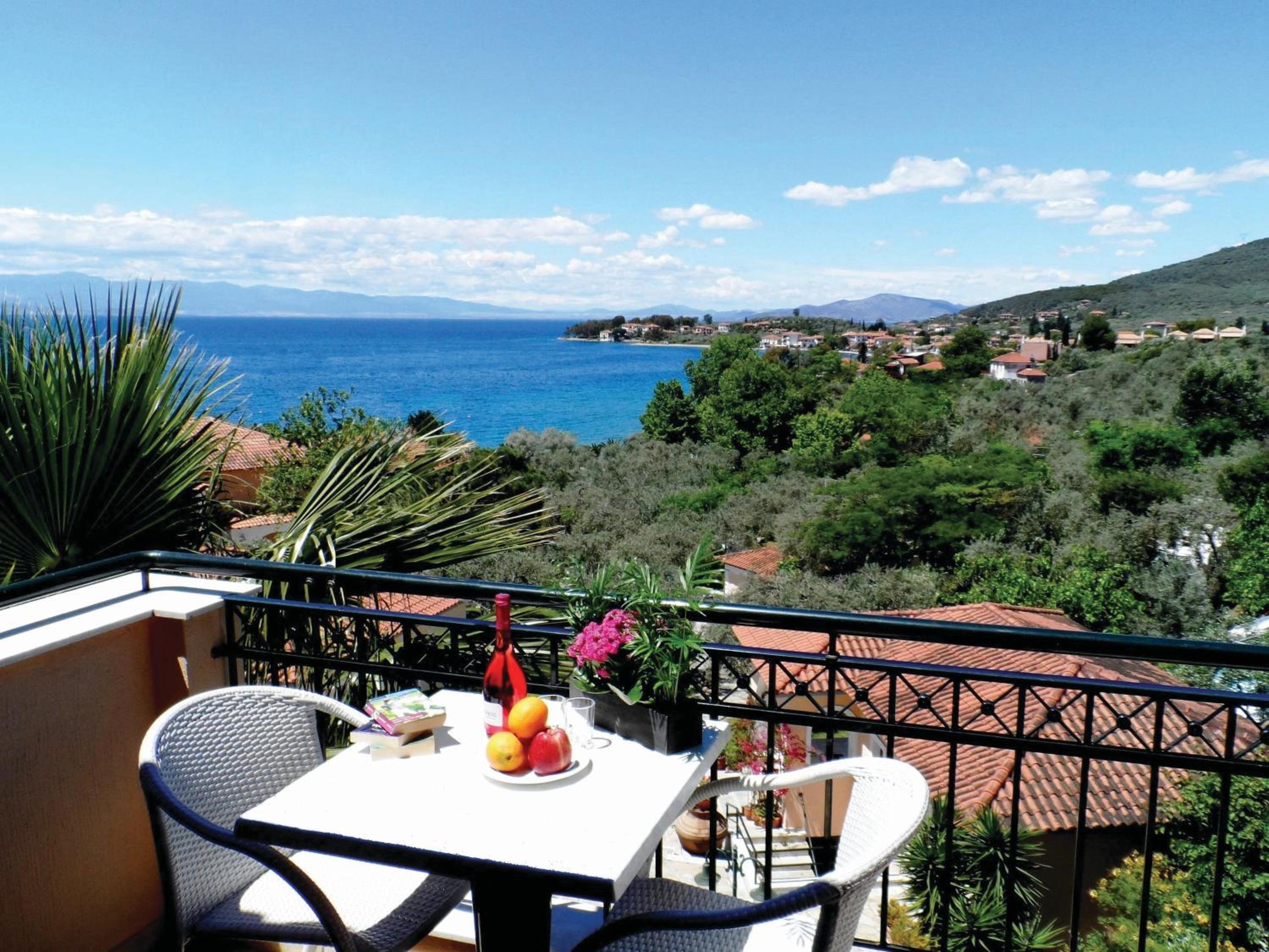 One-Bedroom Family Apartment with Sea View - Photo 6