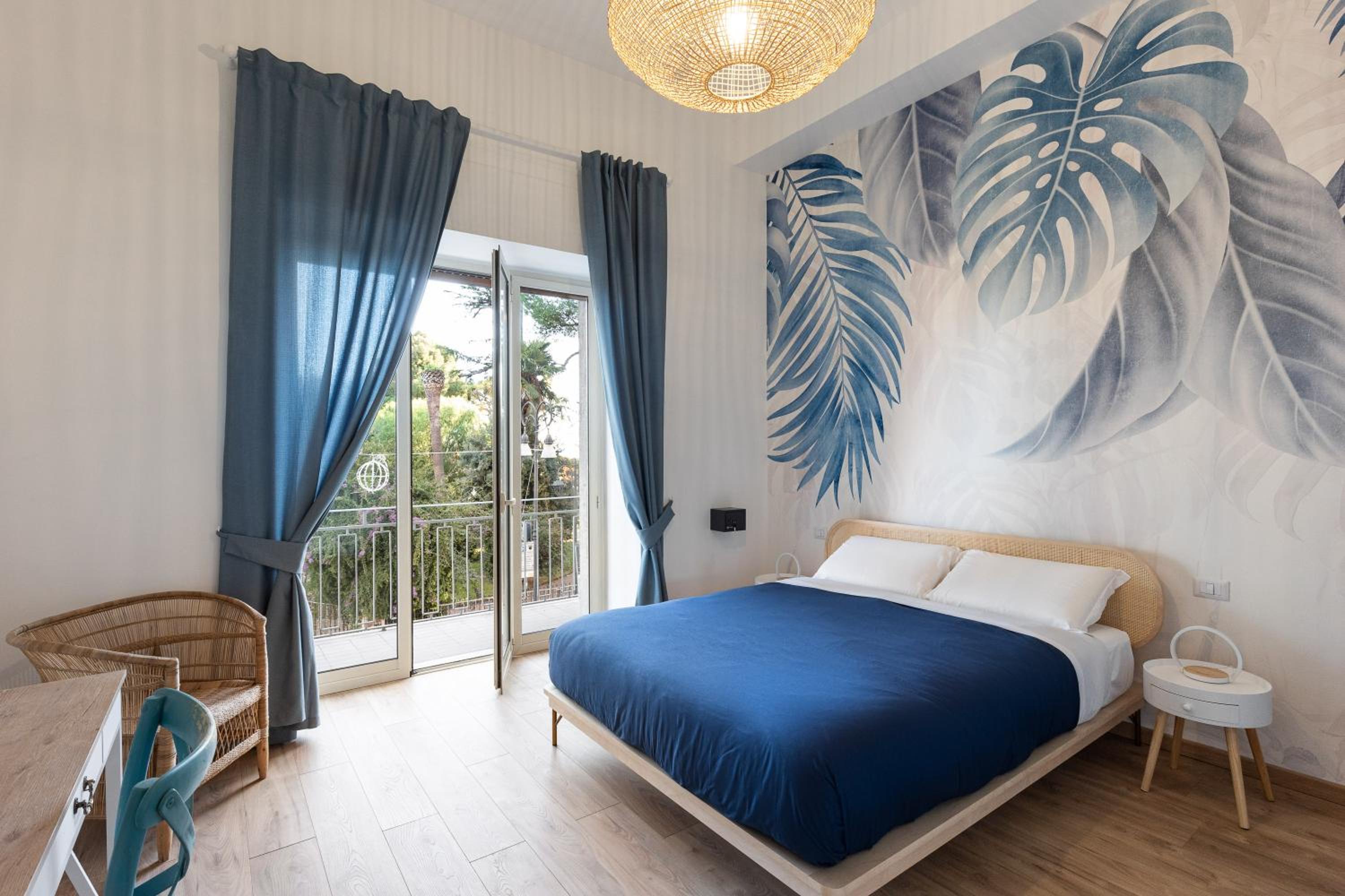 Deluxe Double Room with Balcony photo 1
