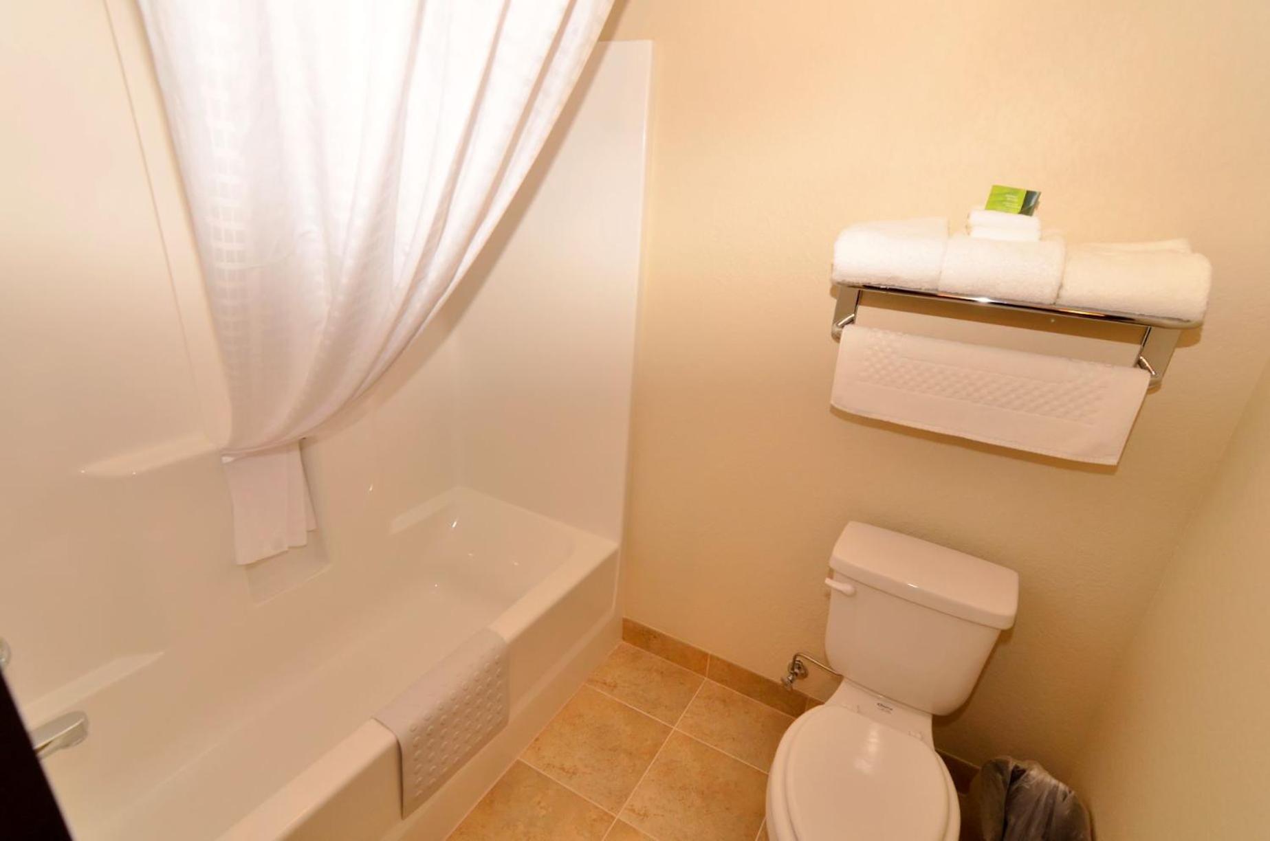 Deluxe King Room photo 1