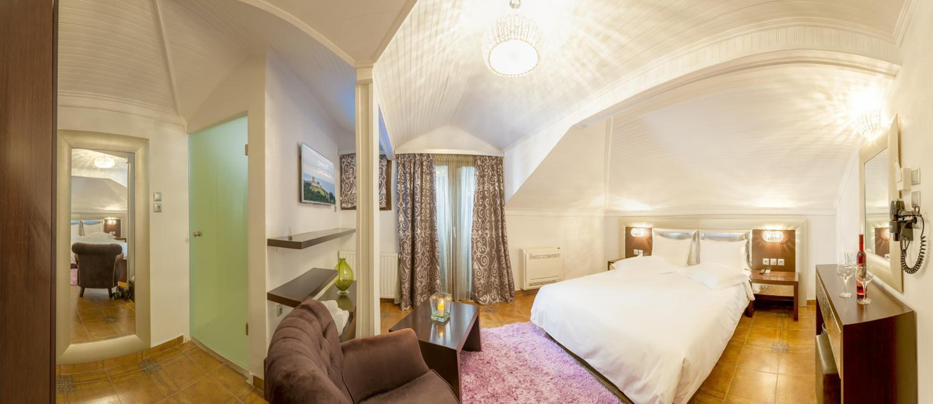 Double Room - Attic with Spa Bath photo 1